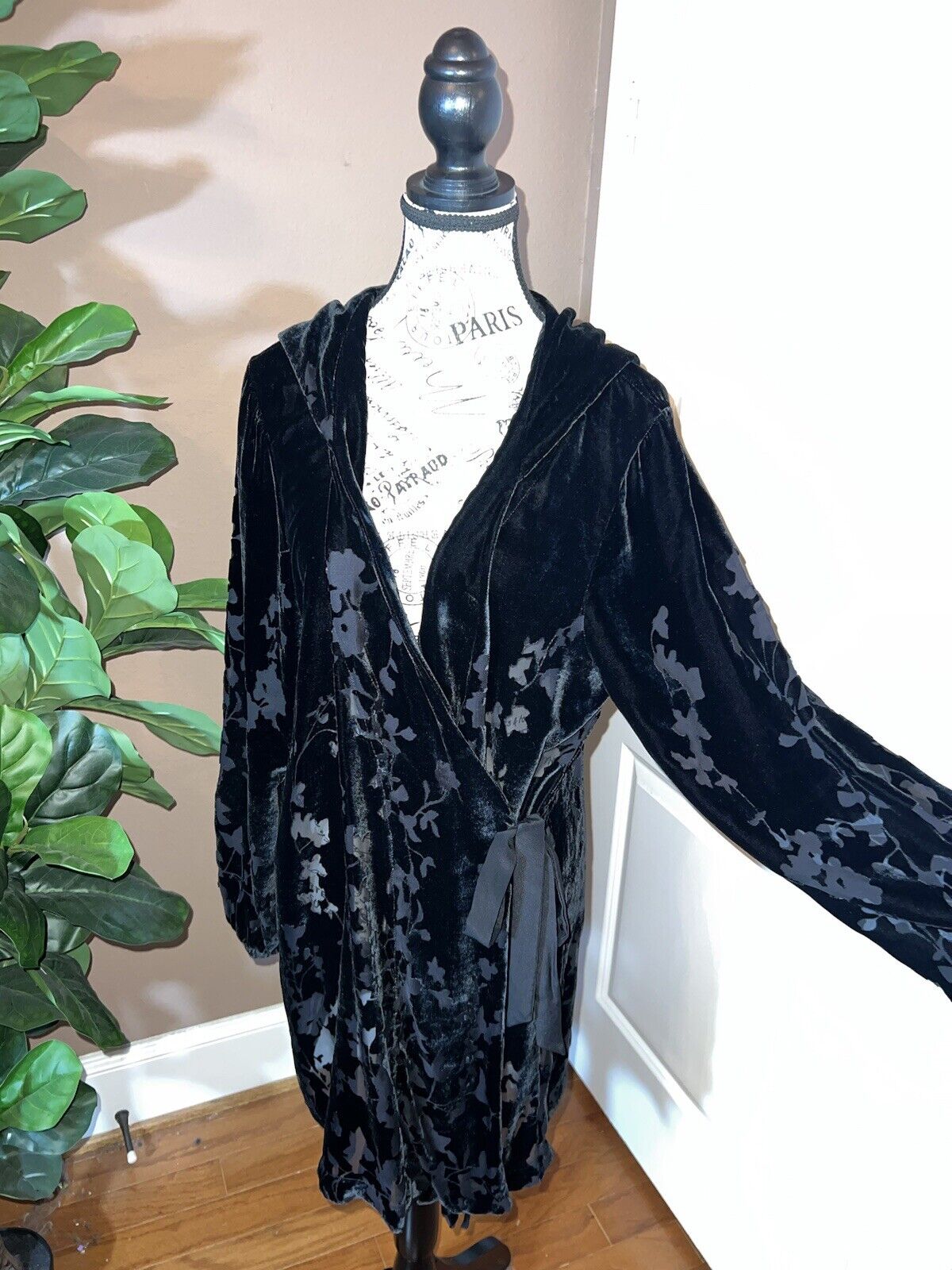 Johnny Was Black Burnout Velvet Sz L Large Luxurious Wrap Kimono Hoodie