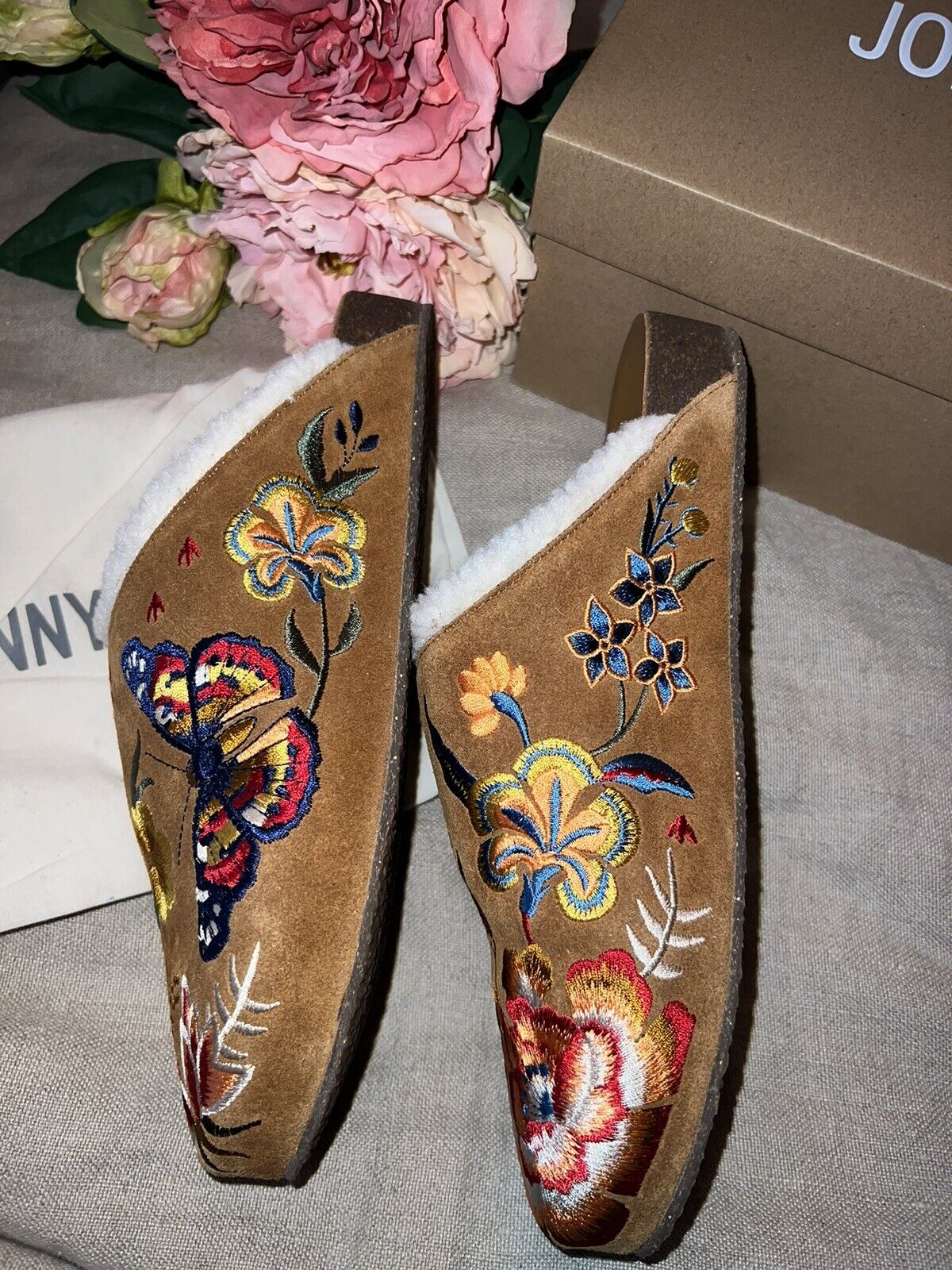 Johnny Was Sz 9 Embroidered Suede Shoes Mules Sherpa Lining W/ Box &Dust Bag