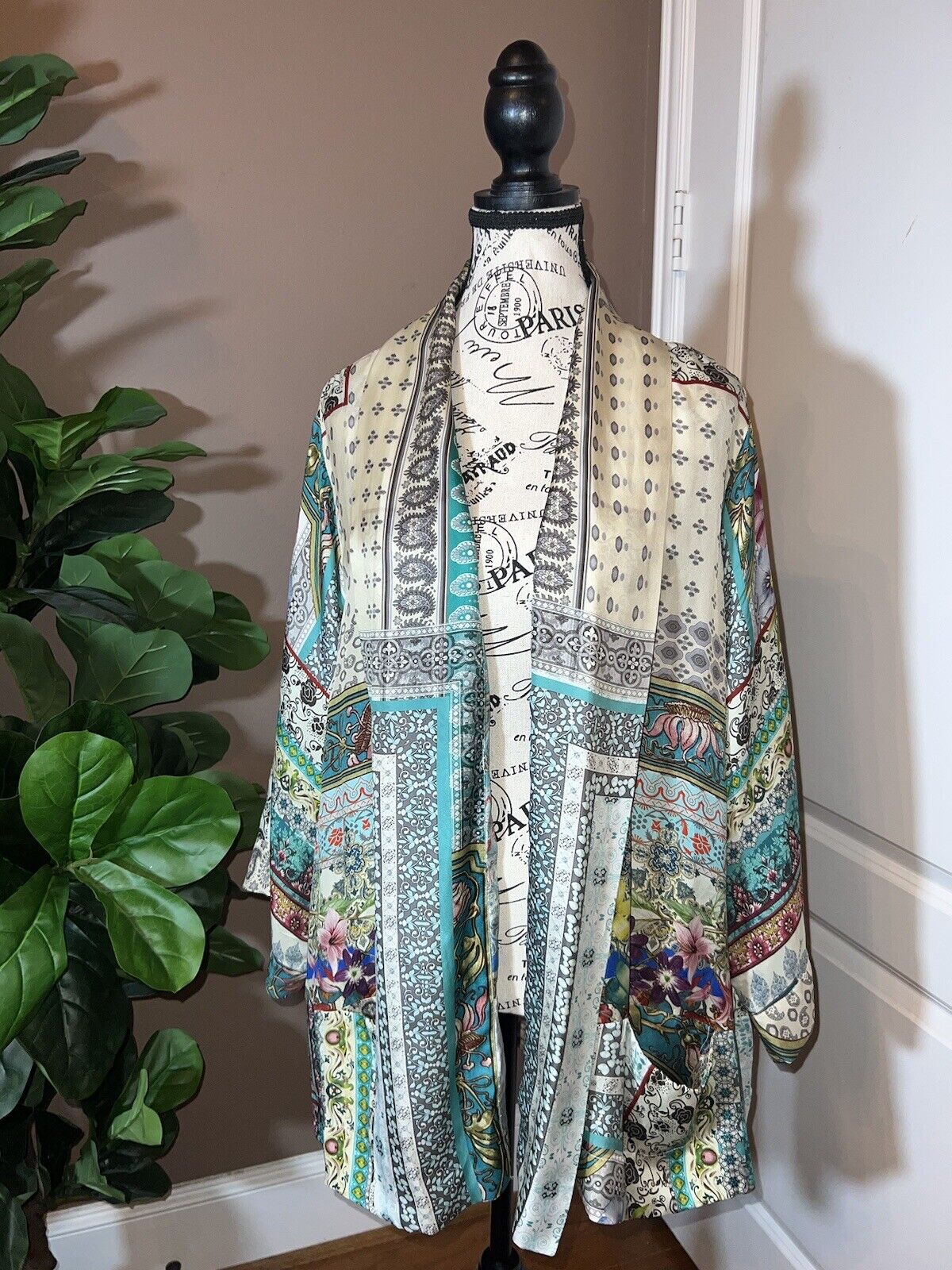 Johnny Was 100% Silk Kimono Sz 2X 2XL Floral Handkerchief Design SPRING & Summer