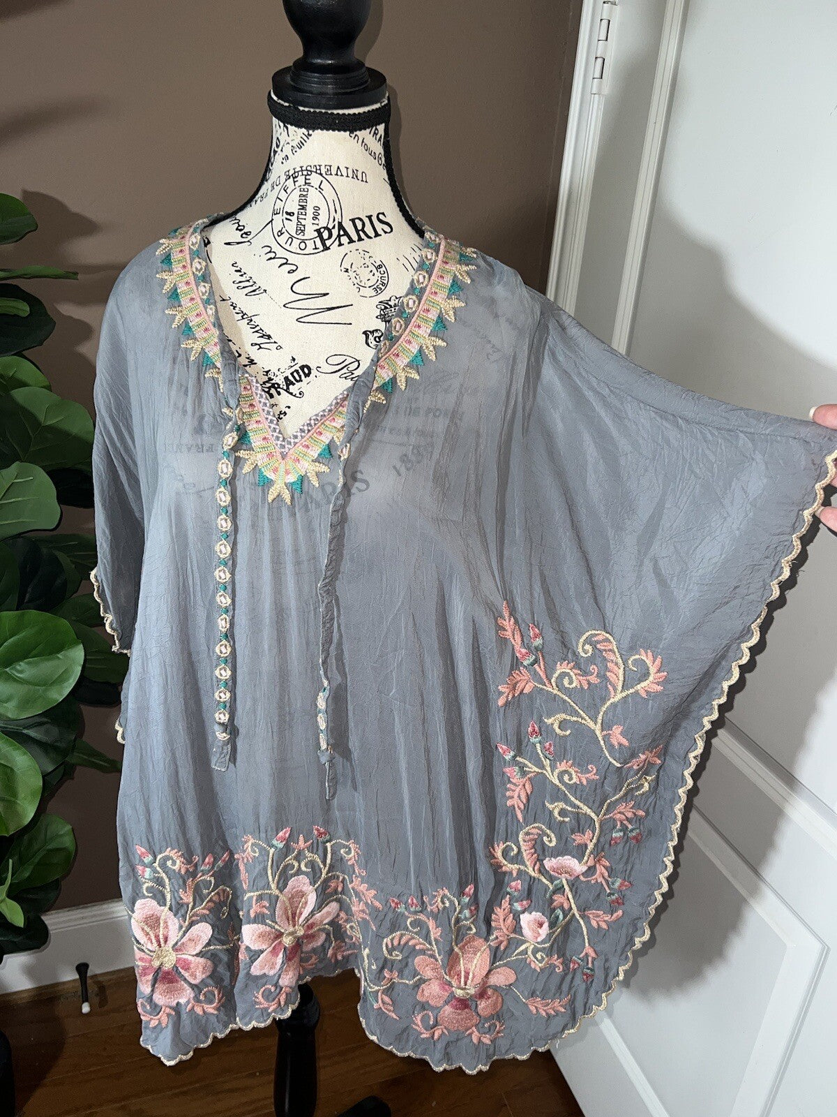 Johnny Was M Silky Kimono Poncho Wrap Top Cover Up Gold Embroidery PitPit 31” Johnny Was