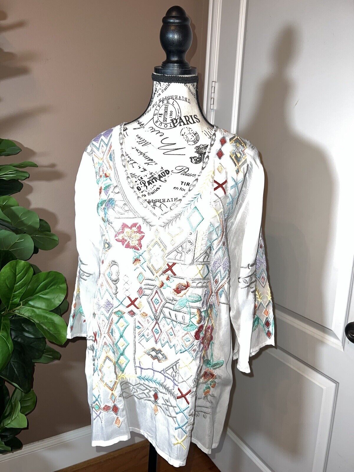 Johnny Was Silky White Embroidered Peasant Blouse Top Tunic L Large SPRING