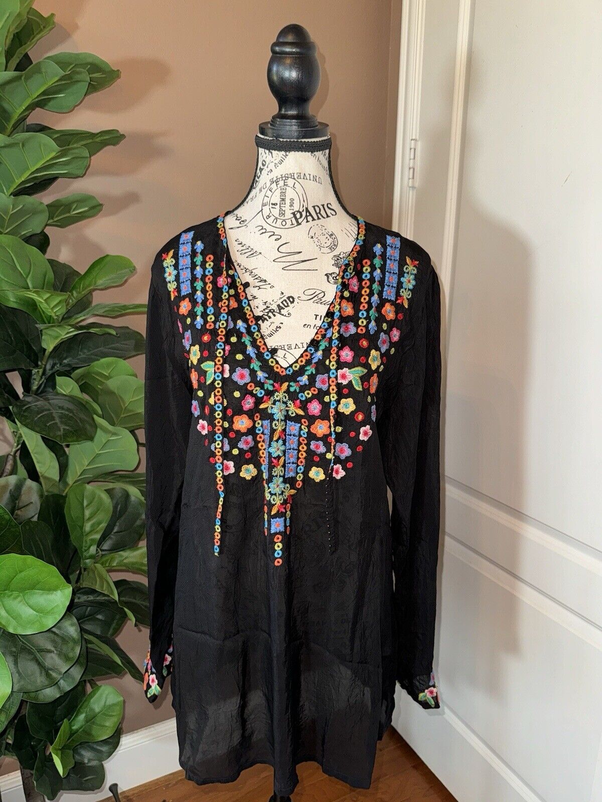 Johnny Was Silky Black Blouse Peasant Top Tunic Sz L Large Embroidered NICE