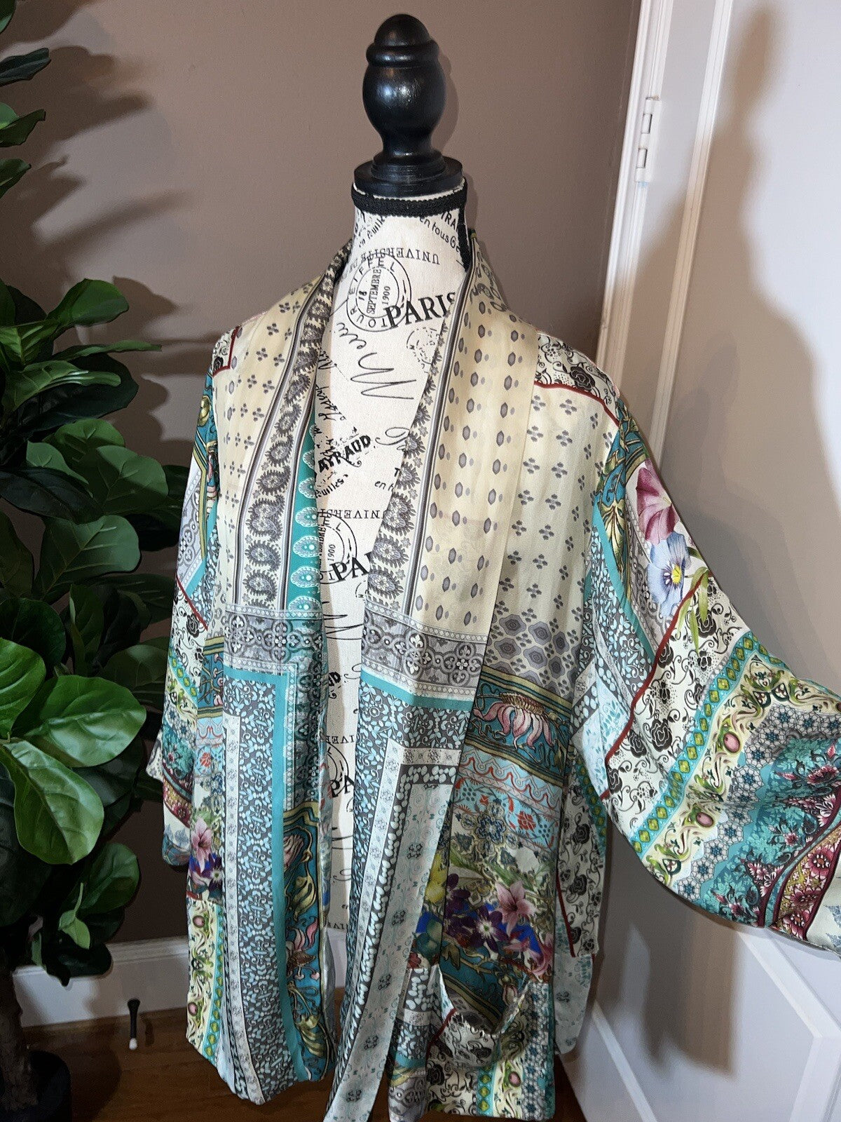 Johnny Was 100% Silk Kimono Sz 2X 2XL Floral Handkerchief Design SPRING & Summer Johnny Was