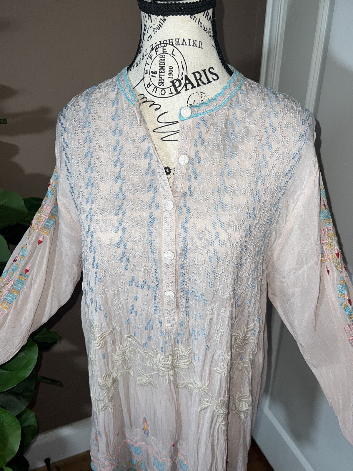 Johnny Was M Pale Pink Tunic Top Embroidered Silky Mini Dress Lightweight Cool Johnny Was