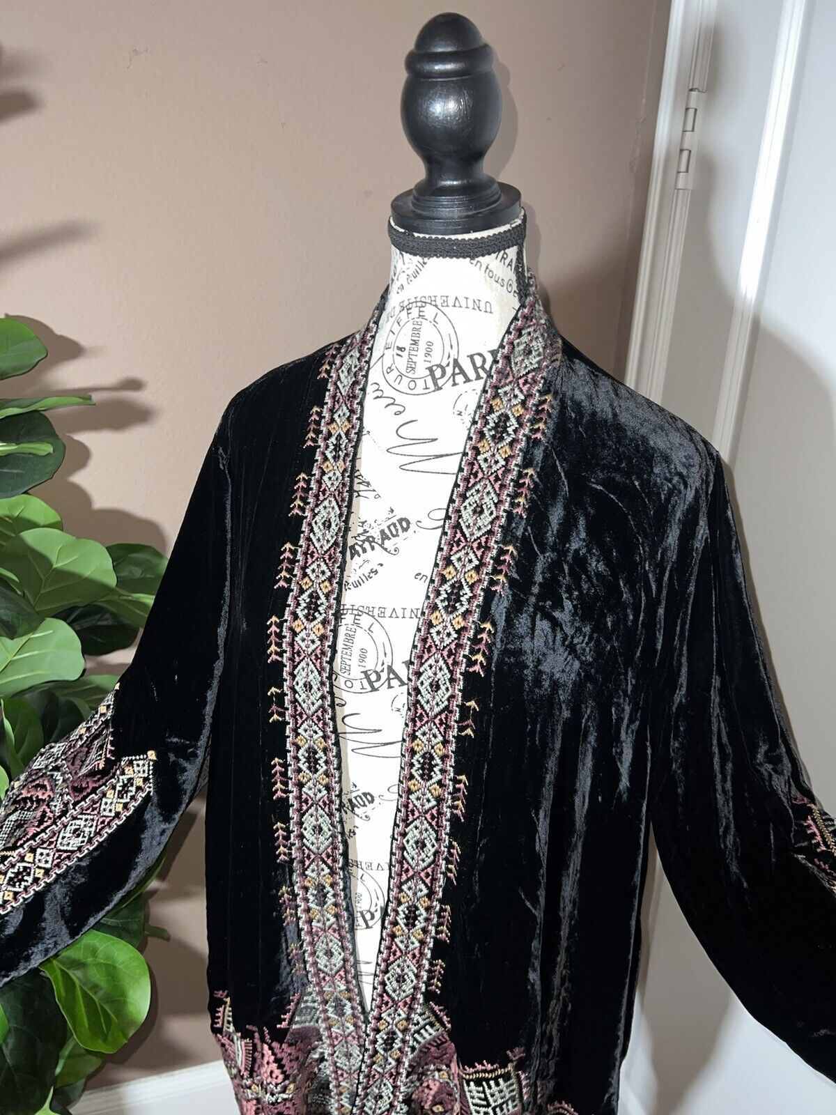 Johnny Was Black Velvet Sz XL ( 1XL  1XL ) Kimono Wrap Heavy Embroidery