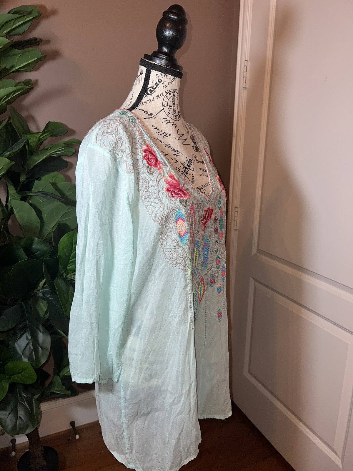 Johnny Was XL Baby Blue Tunic Top Cool Lightweight Silky Soft BOHO Embroidery Johnny Was
