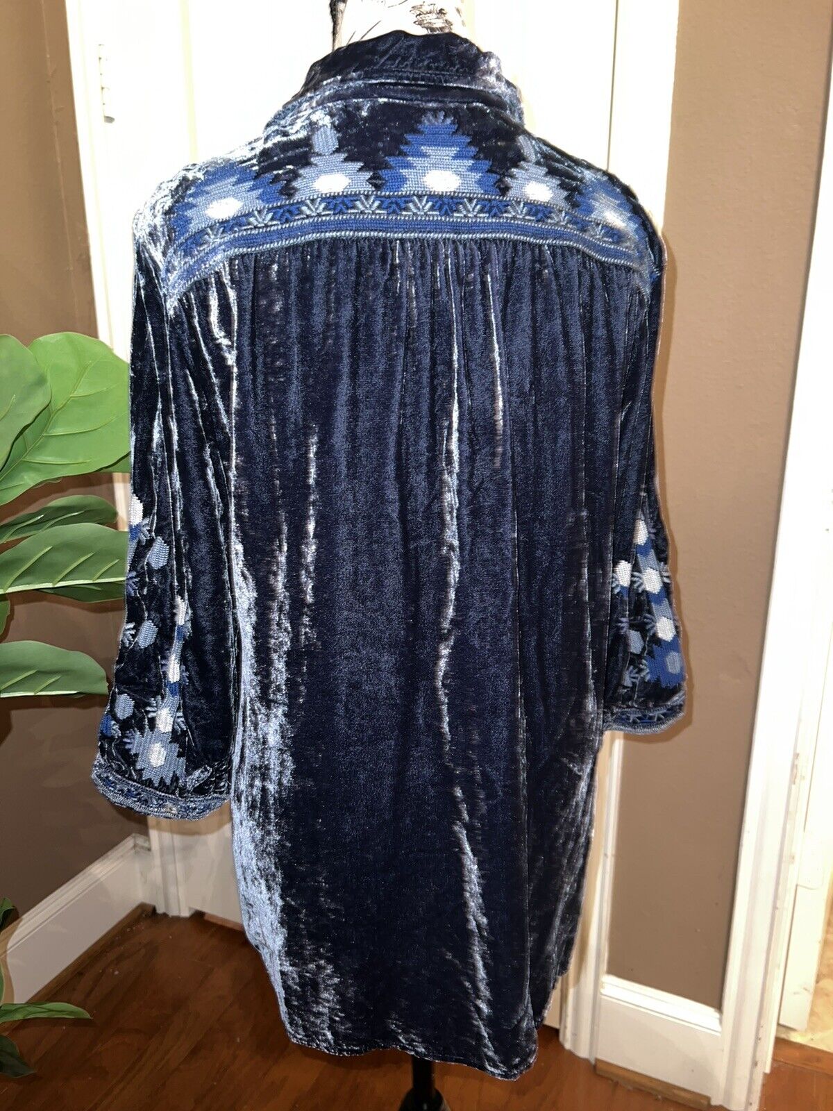 Johnny Was Blue Velvet Heavily Embroidered Tunic Top Long Sleeve Sz L Large WOW