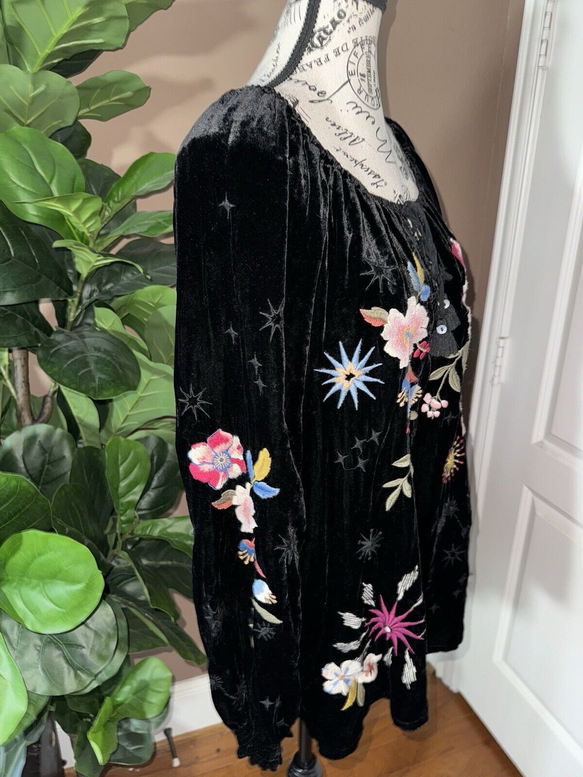 Johnny Was L Large Black Velvet Roses & Stars Embroidered Peasant Tunic Top