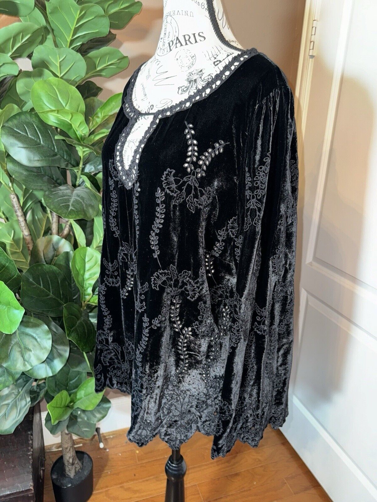 Johnny Was XL Black Velvet Embroidered Tunic Top Peasant Blouse Eyelet Lace