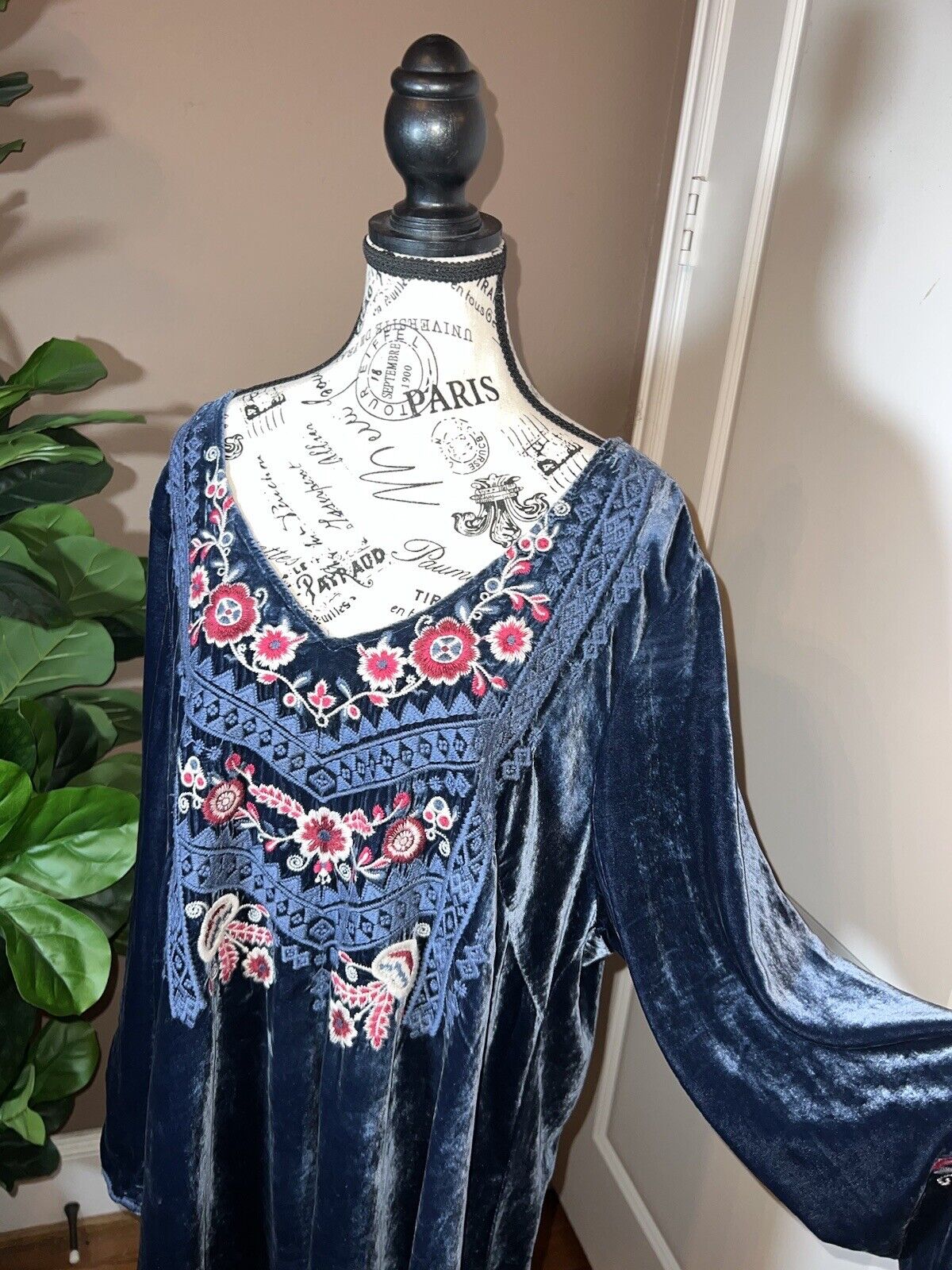 Johnny Was Blue Velvet Heavily Embroidered Tunic Top Long Sleeve Sz M Medium