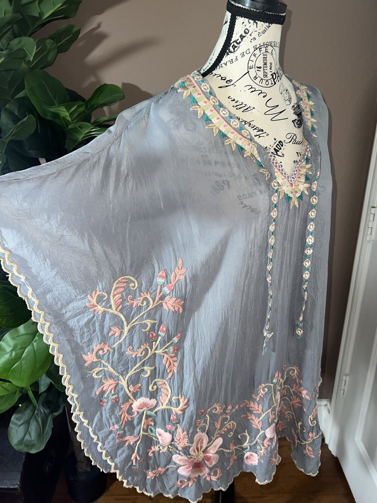 Johnny Was M Silky Kimono Poncho Wrap Top Cover Up Gold Embroidery PitPit 31” Johnny Was