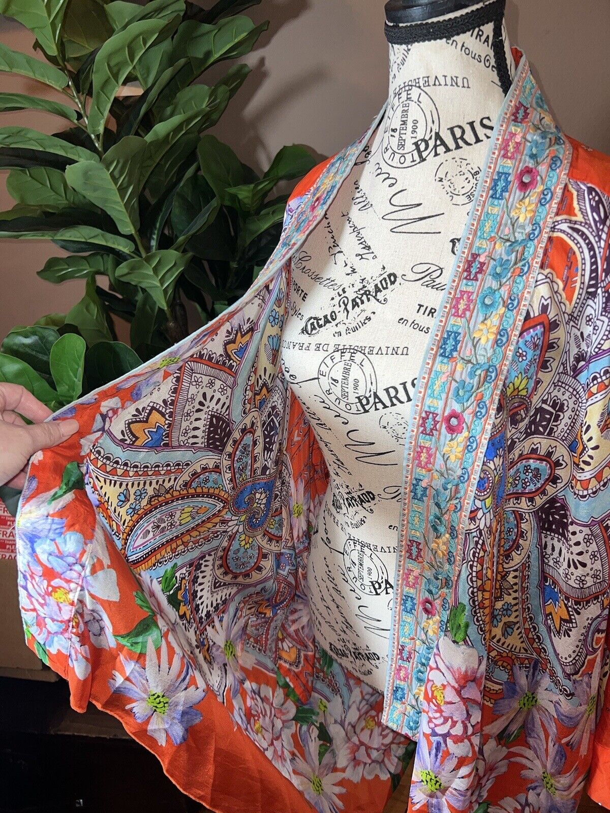 New Johnny Was 100% Silk Kimono L Large Embroidered Floral Handkerchief Hem