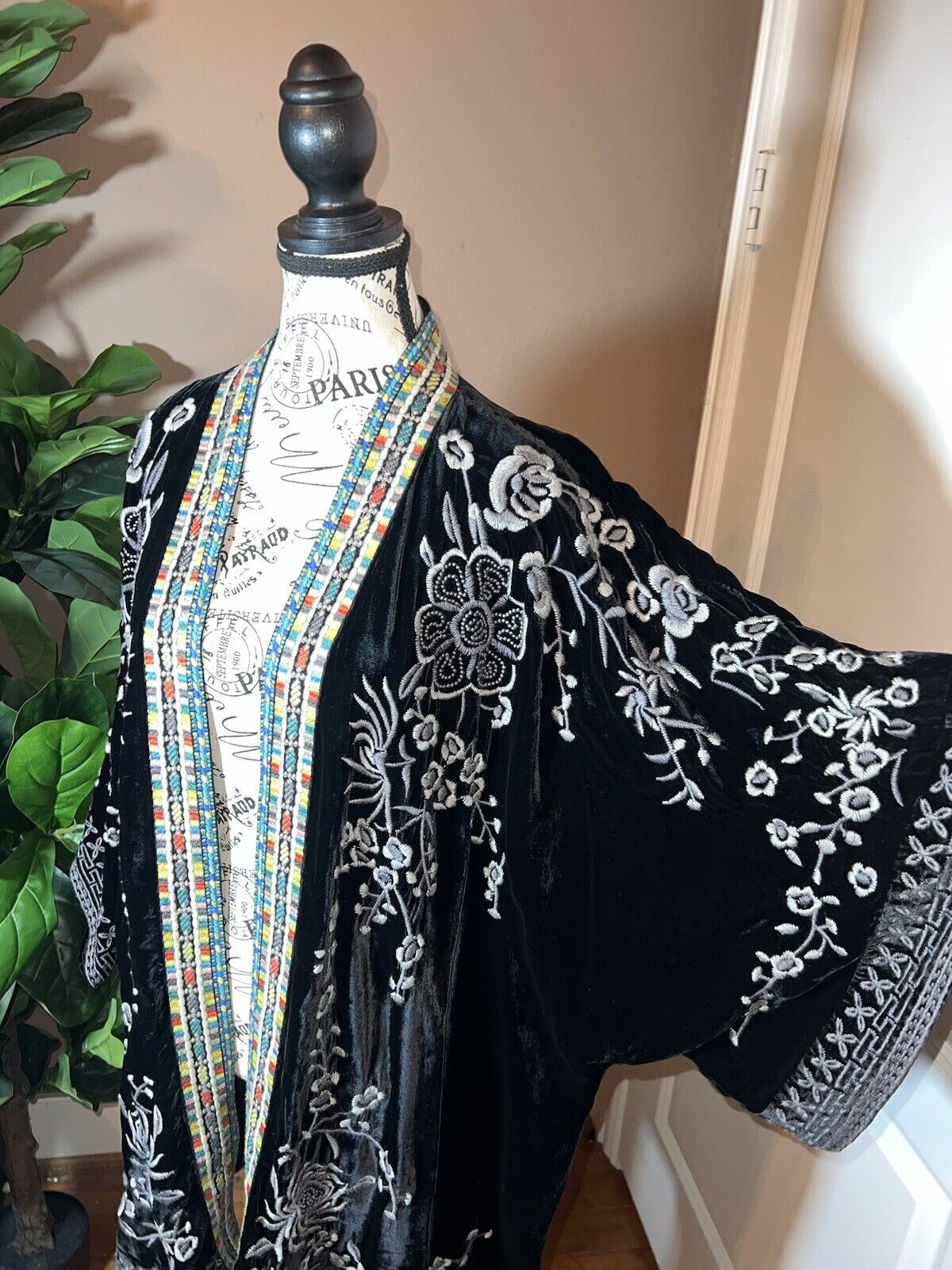 Johnny Was Black Velvet L Large Oversized Embroidered Wrap Duster Kimono