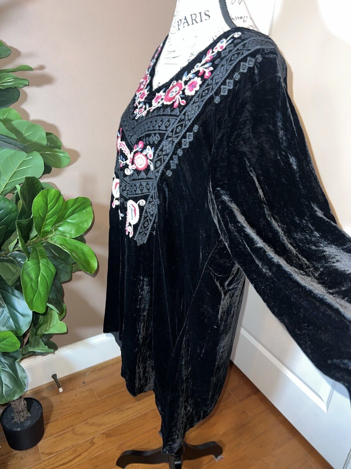 Johnny Was Black Velvet Heavily Embroidered Tunic Top Long Sleeve Sz XL 1XL 1X