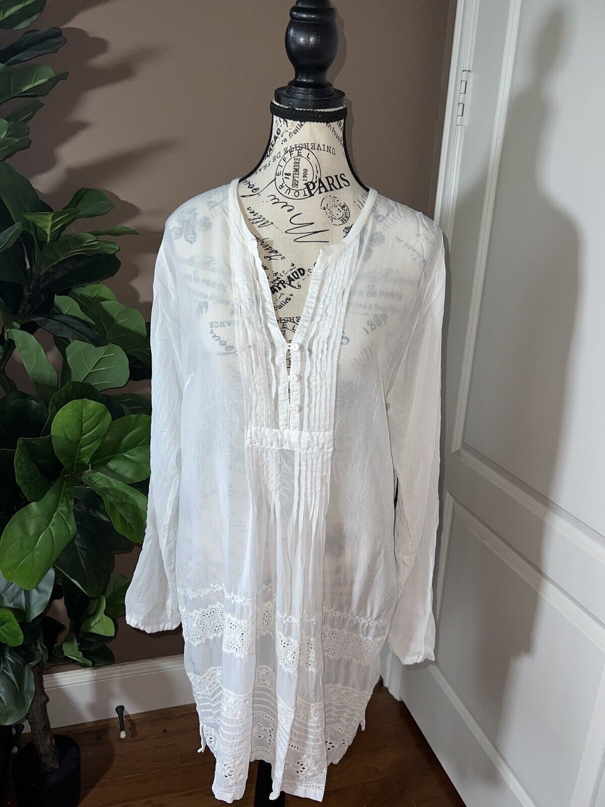 Johnny Was White Embroidered Silky Tunic Top Mini Dress M Medium Vintage Classic