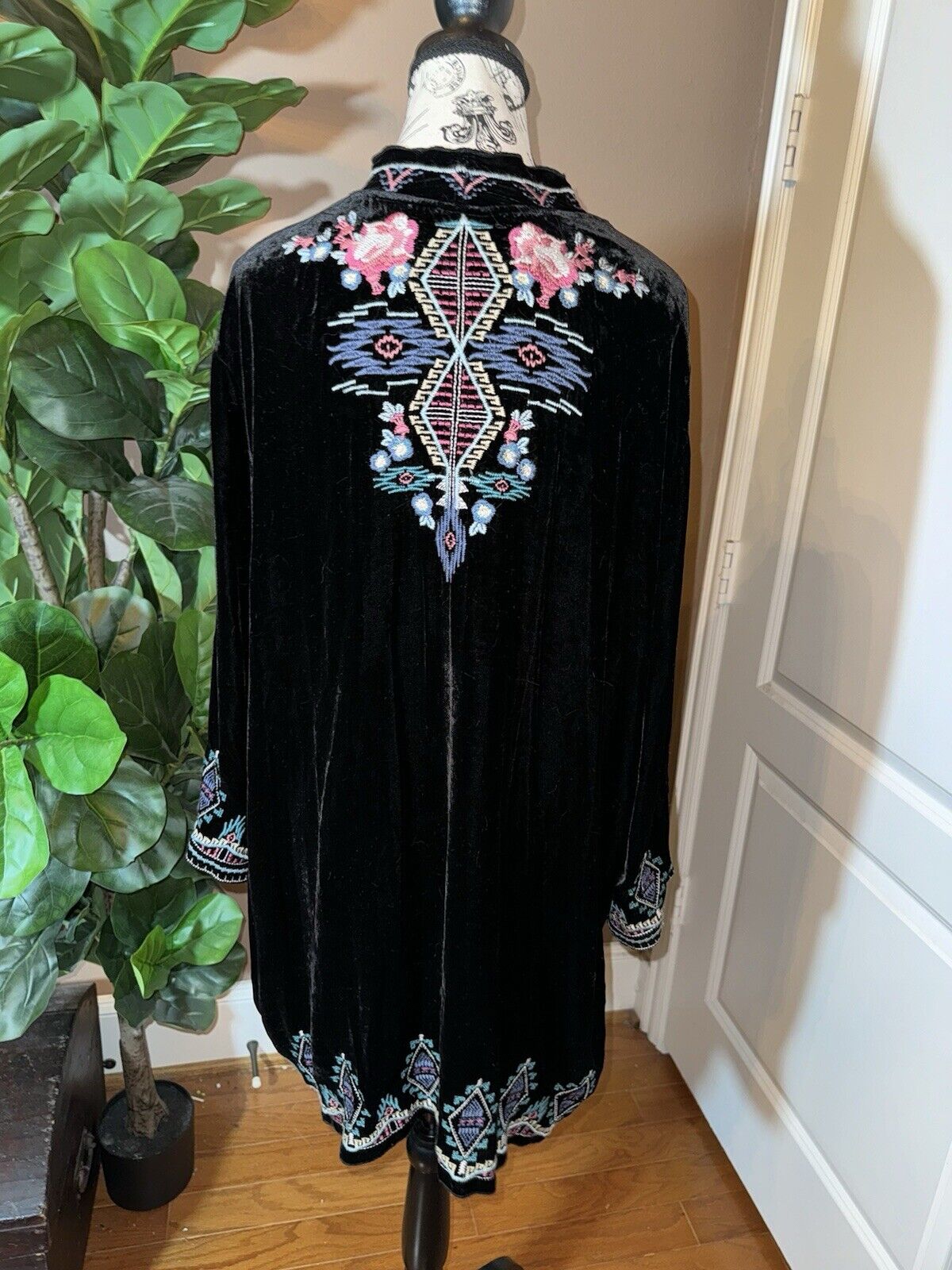 Johnny Was Black Velvet Sz 1X 1XL Kimono Wrap Duster Jacket Coat Embroidered