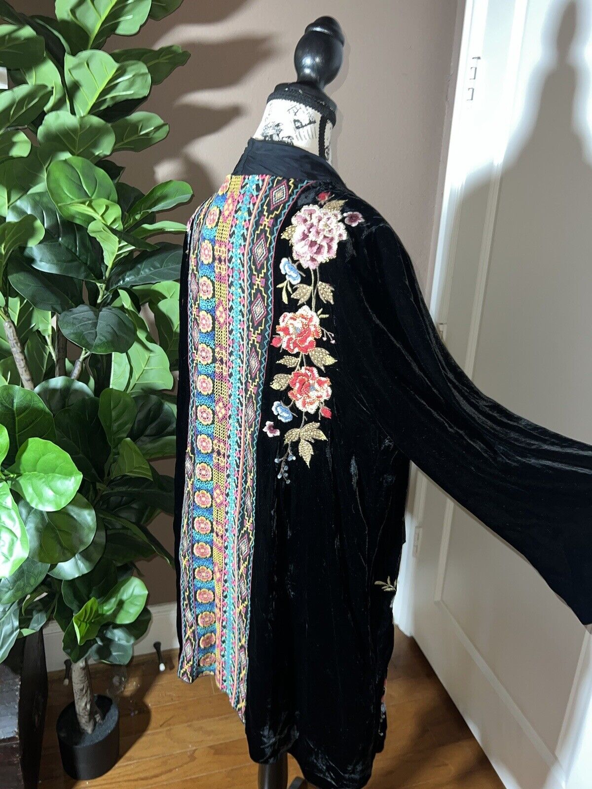 Johnny Was Black Embroidered Velvet & Silk Long Kimono Wrap Large Floral