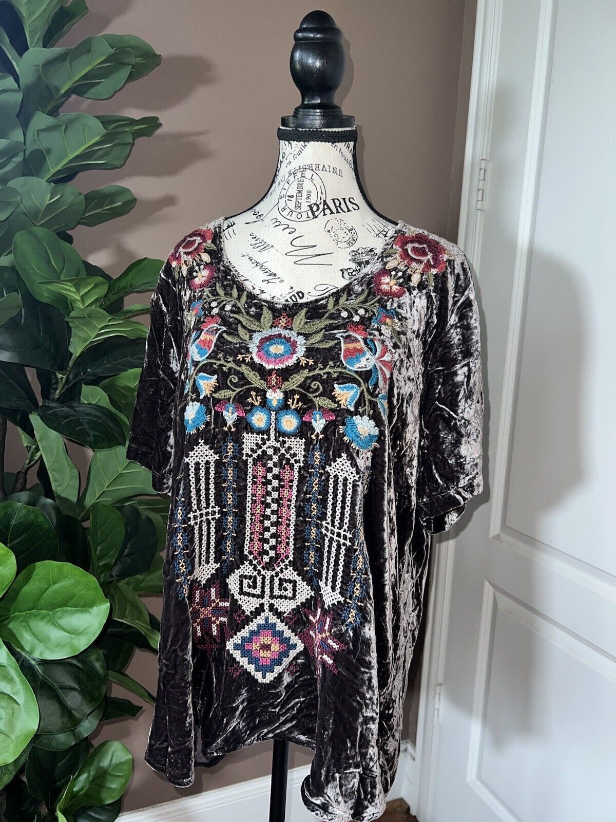 Johnny Was Brown Velvet Heavily Embroidered Tunic Top L Large Great Condition