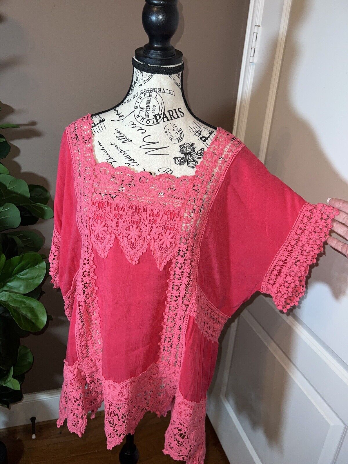 Johnny Was Barbie Pink Silky Embroidery & Eyelet Tonal Tunic Kimono Sz 1X 1XL XL