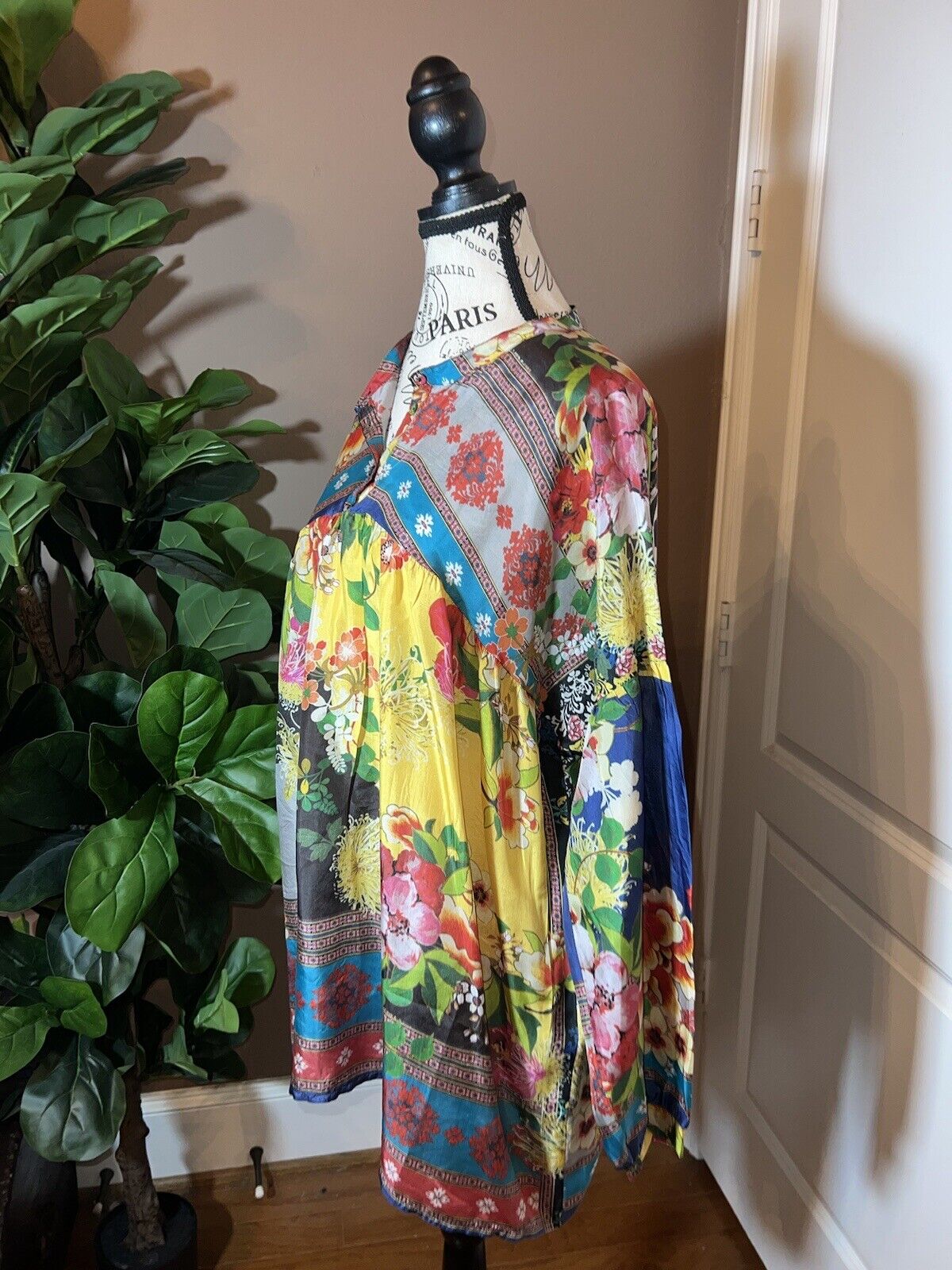 Johnny Was XL 1XL 1X 100% Silk Long Sleeve Tunic Top Kimono Vibrant Floral Color