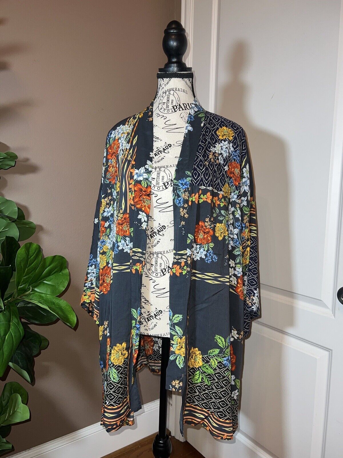 Johnny Was Silky Kimono Sz L Large Floral Beautifully Soft Black Floral Wrap