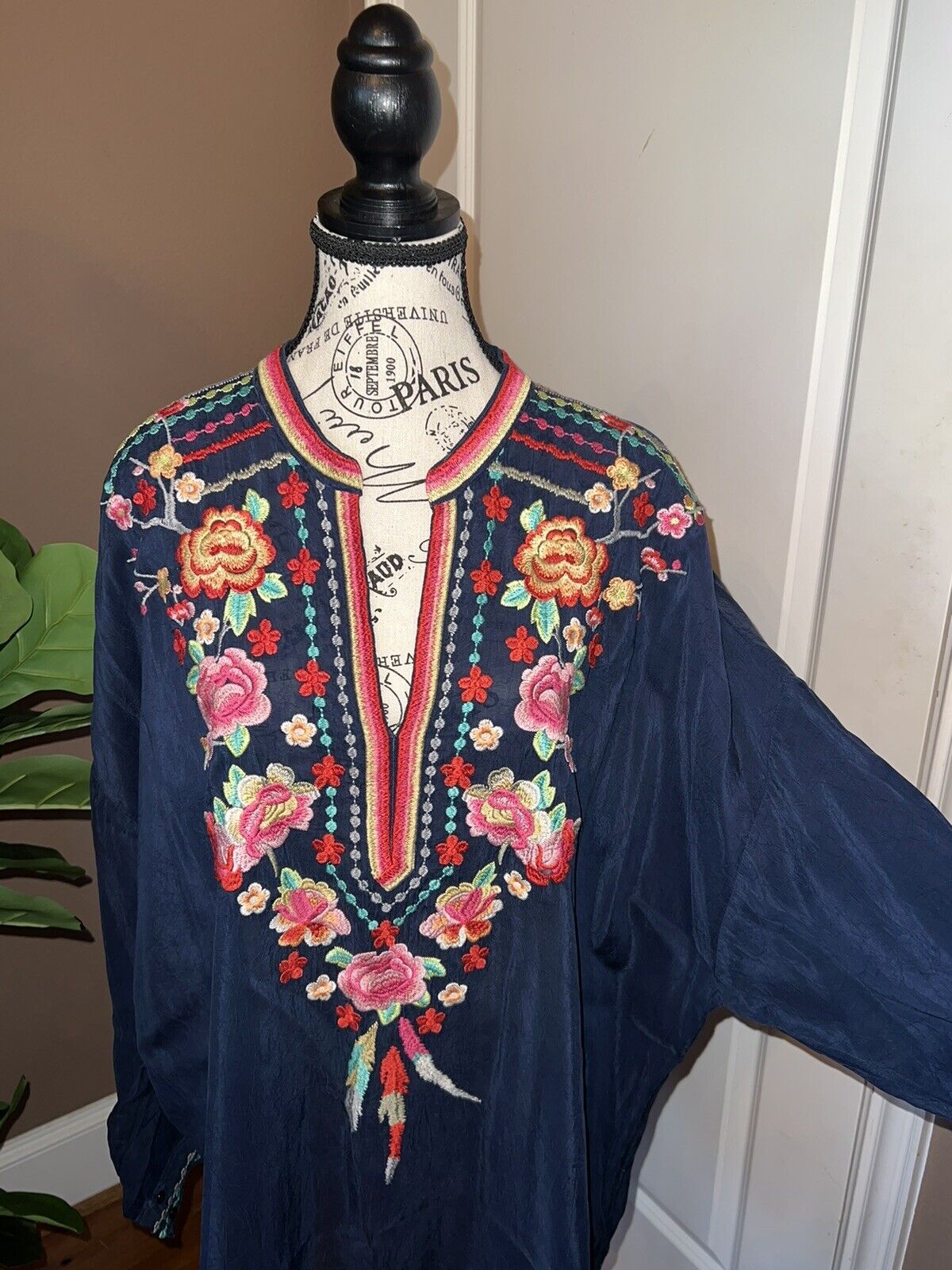 Johnny Was Sz XL Heavily Embroidered Silky Navy Tunic Top Kimono Sleeves