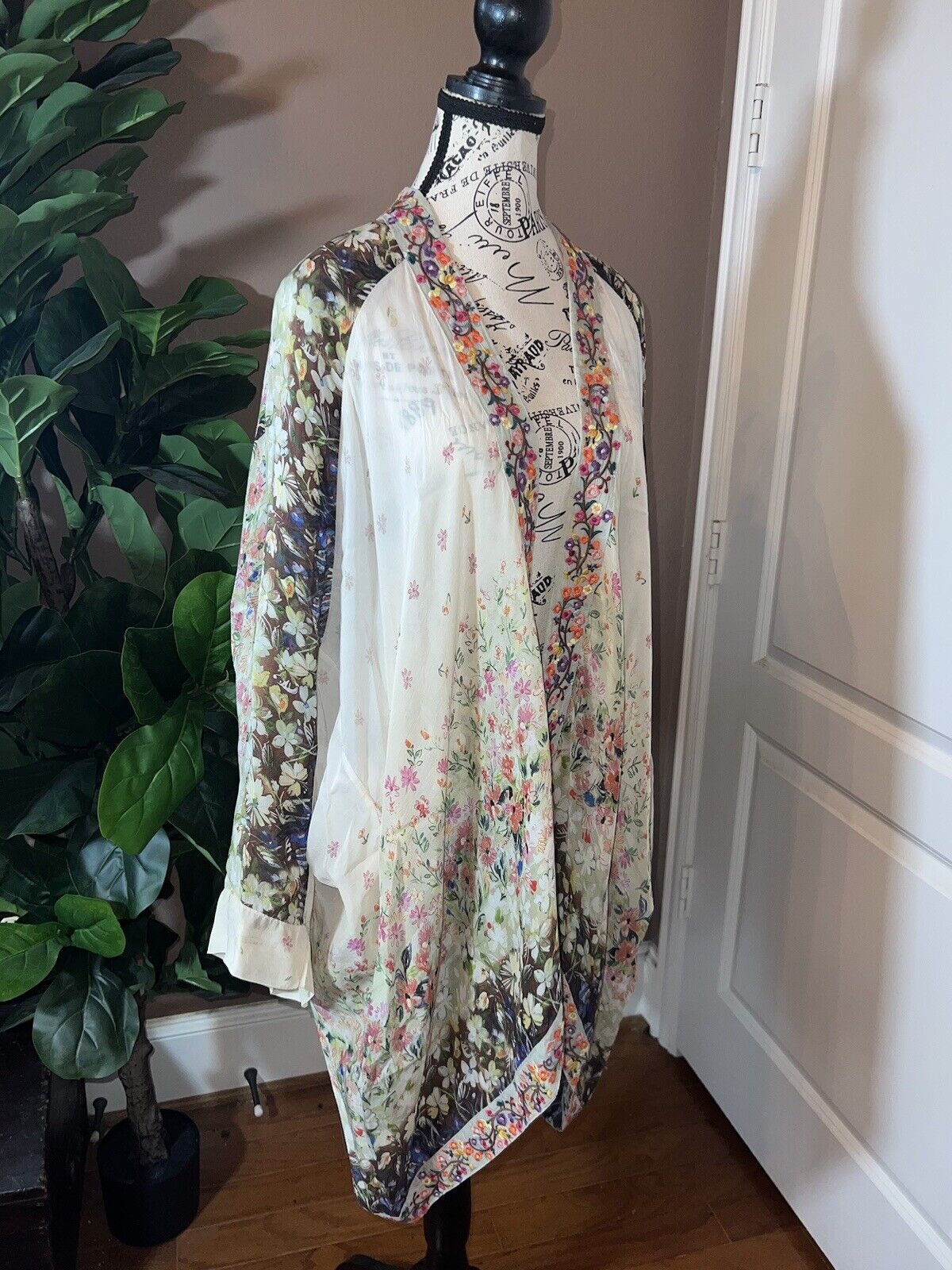 Johnny Was Silky Long Kimono Floral Ivory Pockets Embroidered Sz M Medium