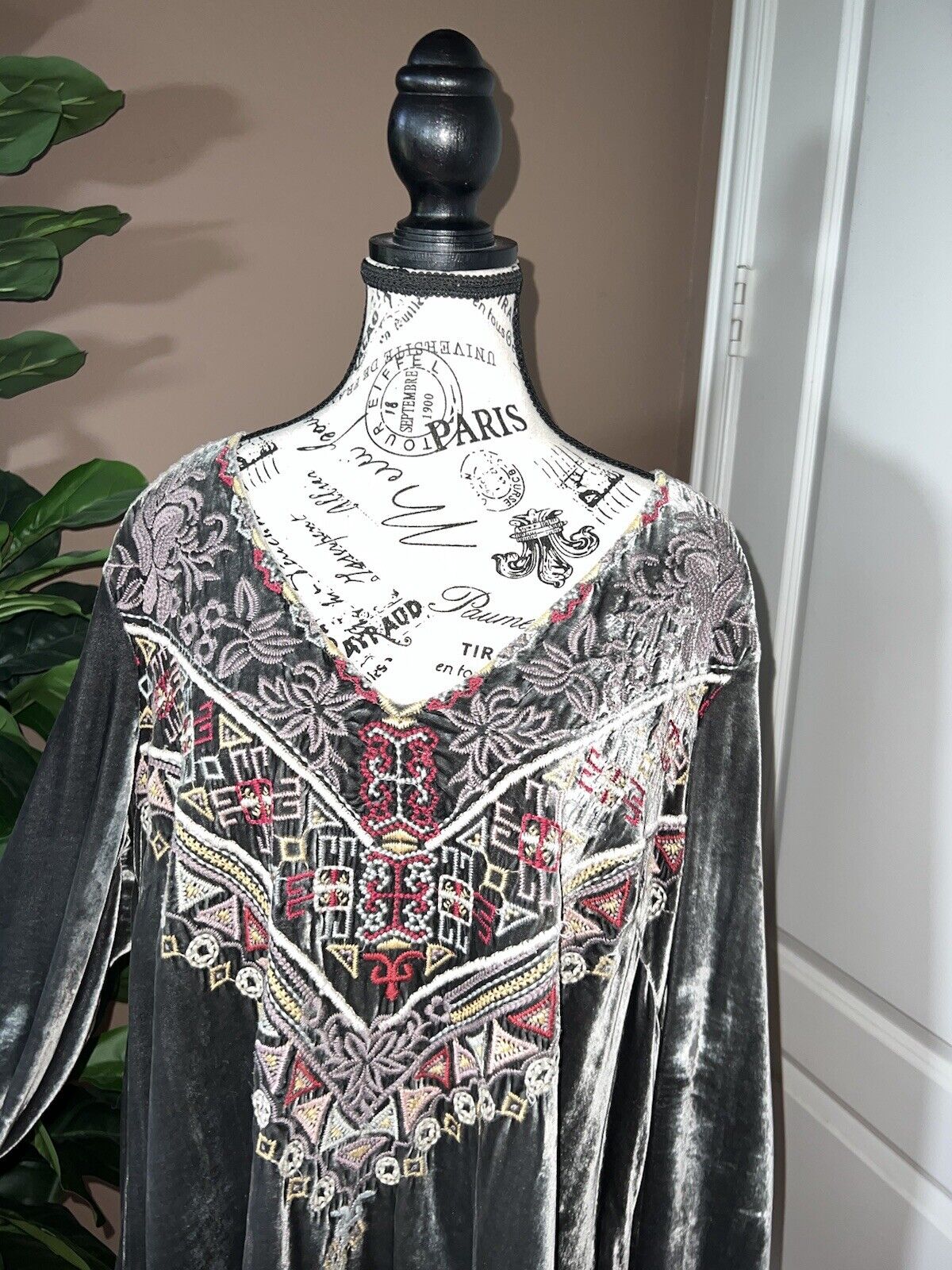 Johnny Was Soft Grey Velvet Heavily Embroidered Tunic Top Long Sleeve Sz 1X (XL)