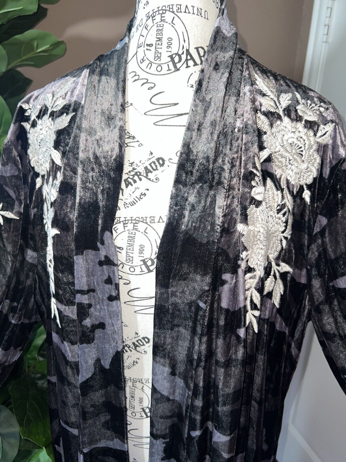 Johnny Was Velvet Long Kimono L Large Duster Wrap Black & Grey Camo Jacket