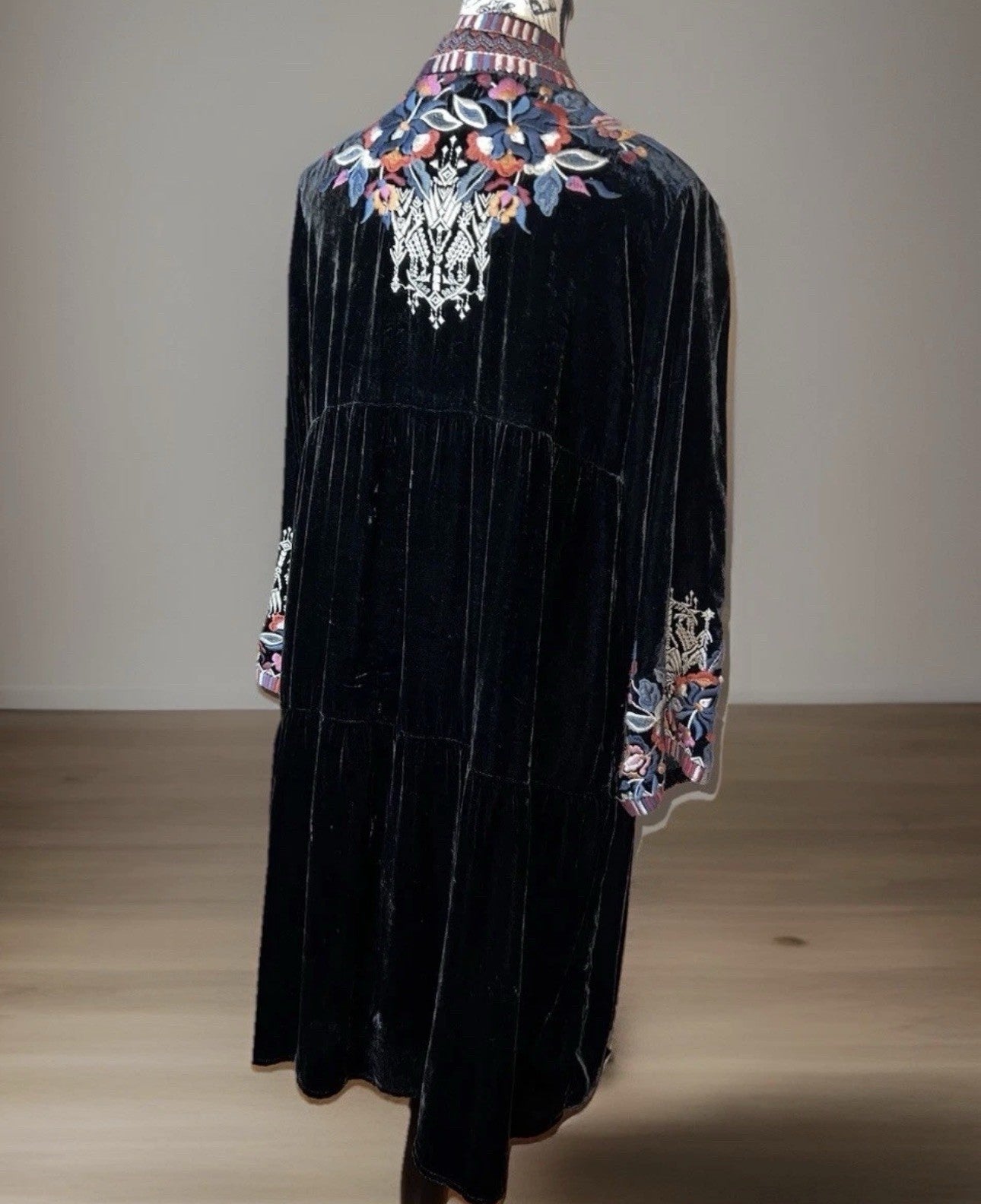 Johnny Was Velvet Kimono Wrap Jacket M Medium Black Embroidery Duster Oversized Johnny Was