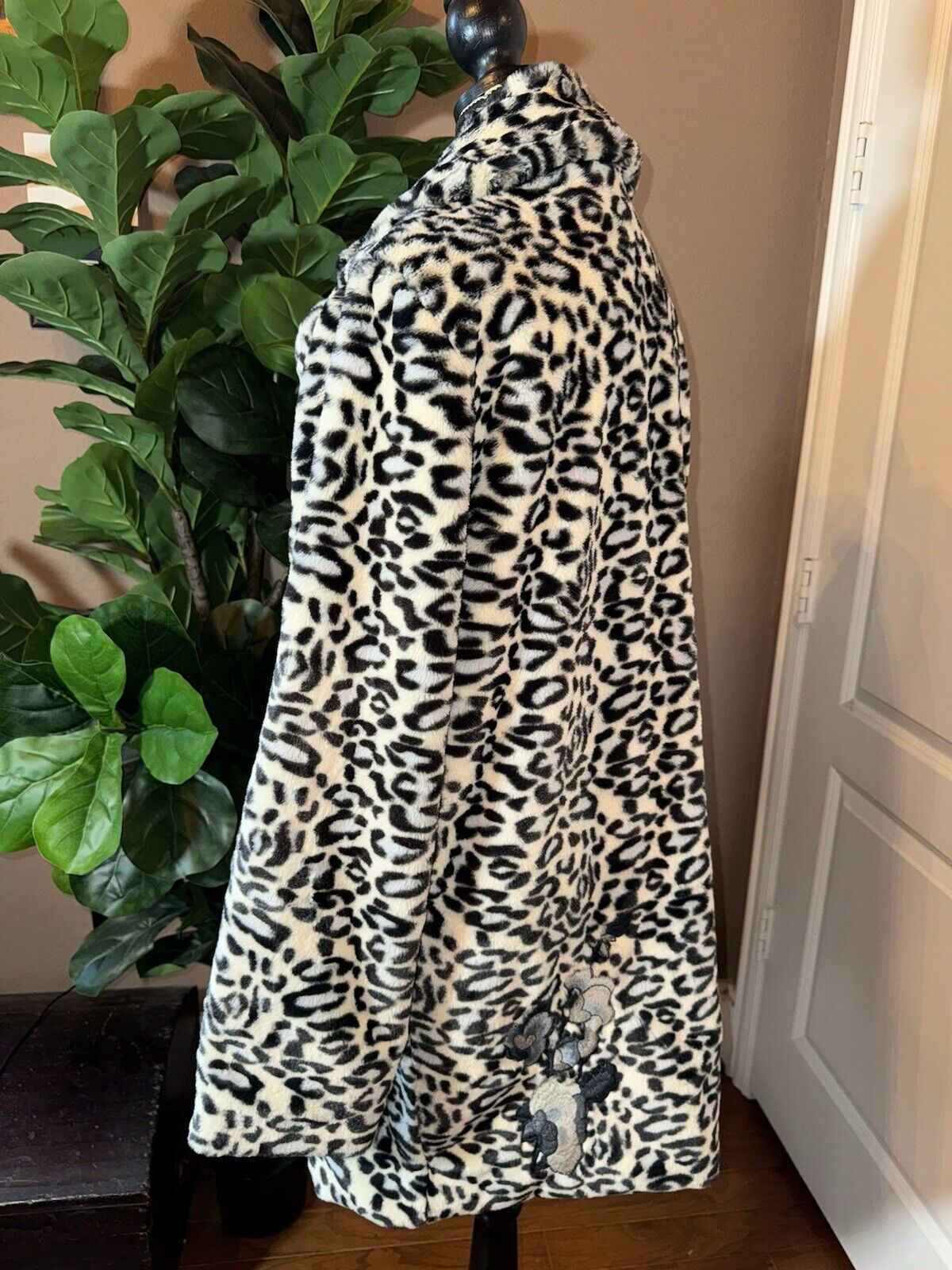 Johnny Was S Soft Blue & White Leopard Faux Fur Coat Jacket Wrap Silk Lining