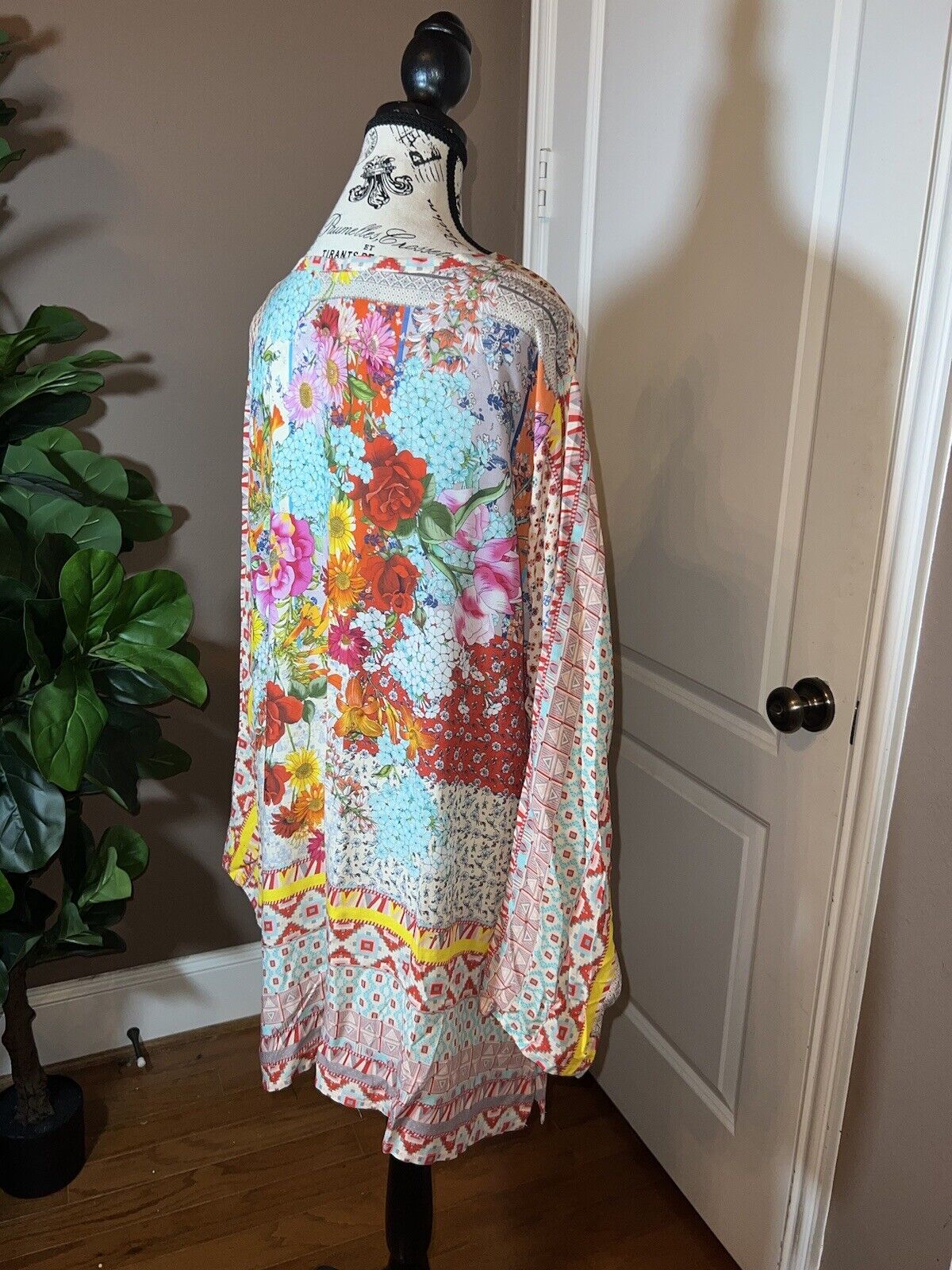 Johnny Was Sz 1X 1XL Silky Floral Spring Tunic Top Beautiful Flowers Flow SPRING