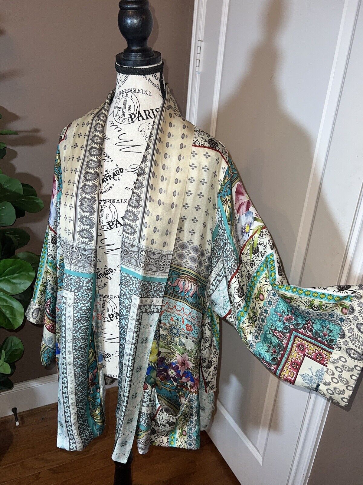 Johnny Was 100% Silk Kimono Sz 2X 2XL Floral Handkerchief Design SPRING & Summer