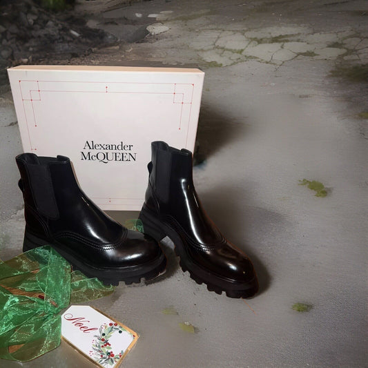 In Box ALEXANDER MCQUEEN Wander Leather Chelsea Boots 10 Black Neiman Marcus Alexander McQueen
