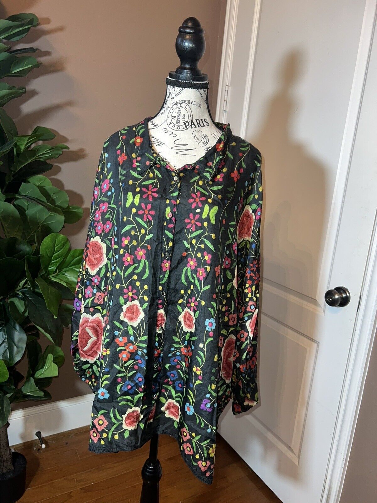 Silk Johnny Was Tunic Top M petite Medium 100% Silk Soft & Flowy Floral