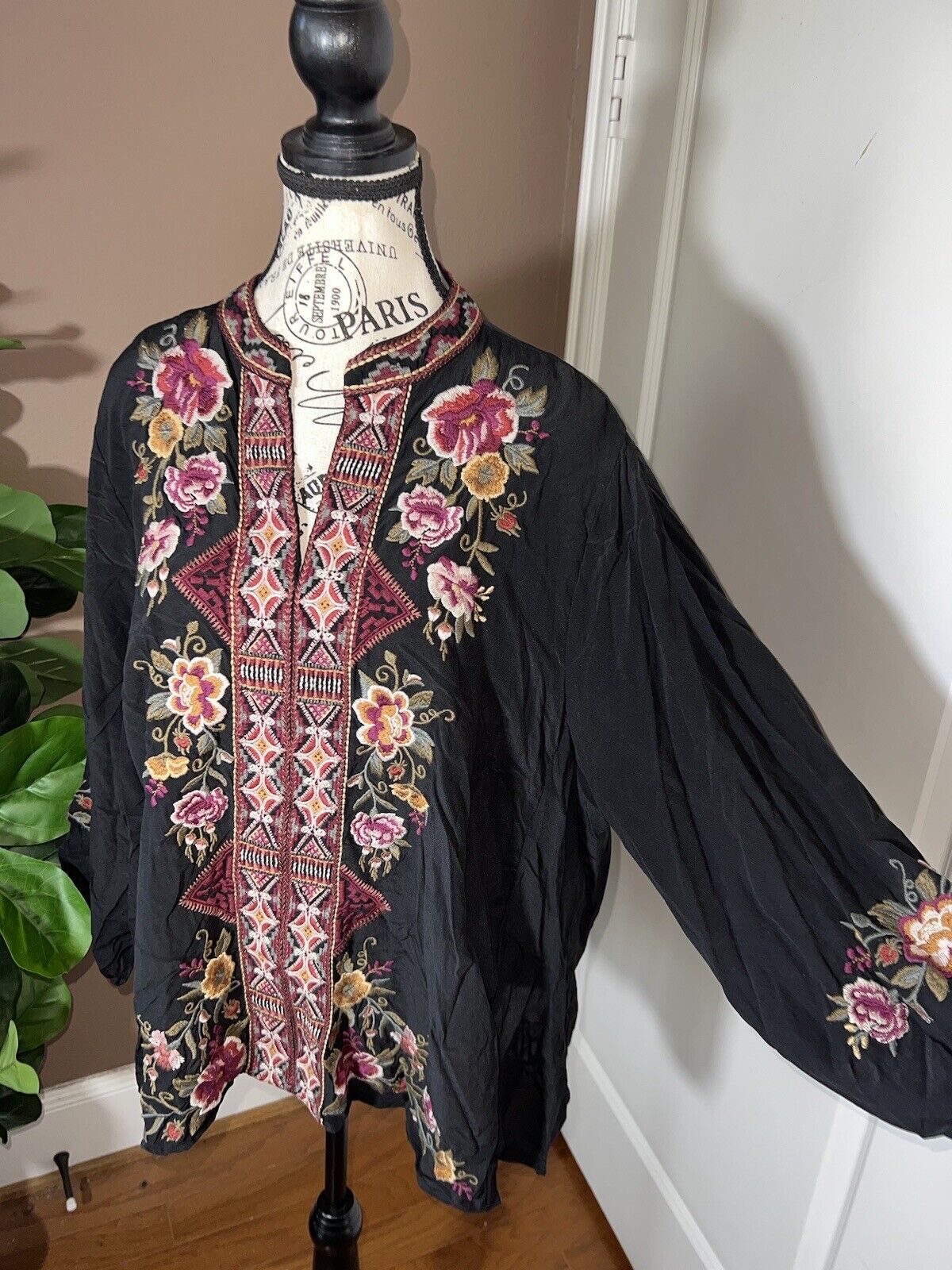 100% Silk Johnny Was Black Tunic Top XL 1X Kimono Embroidered Floral