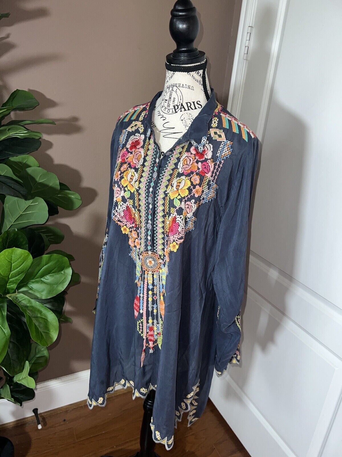 Johnny Was Sz L Large Heavily Embroidered Silky Navy Tunic Top Kimono Sleeve