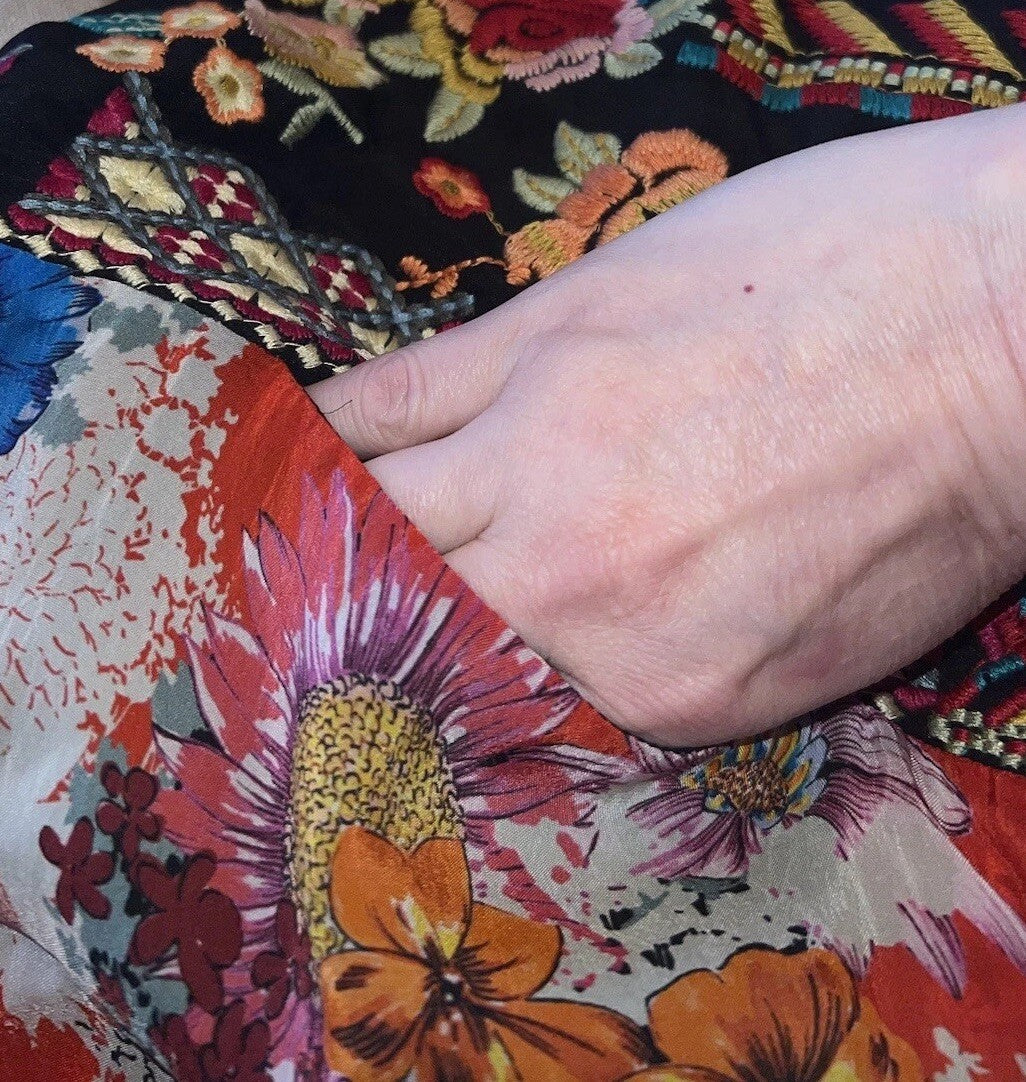 Johnny Was XXL 100% Silk Kimono Red & Black Floral Wrap Lightweight Cool Jacket Johnny Was