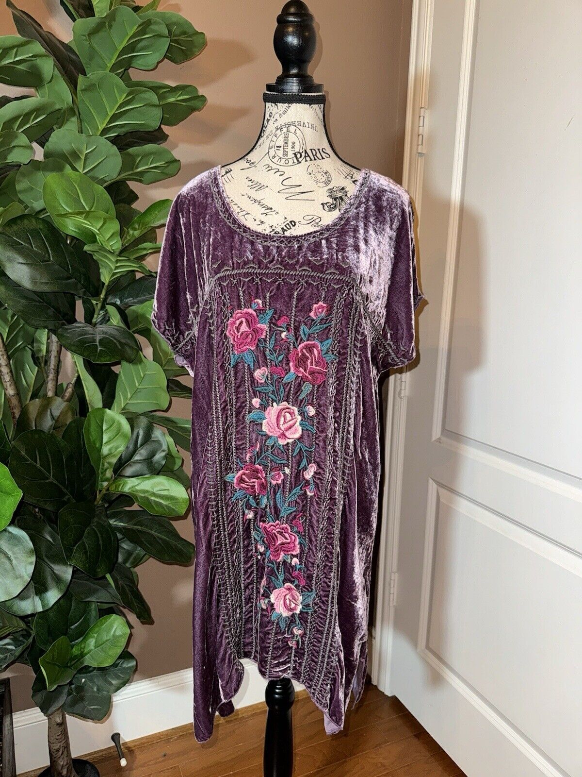 Johnny Was L Purple Velvet Heavily Embroidered Shift Mini Dress Short Sleeve