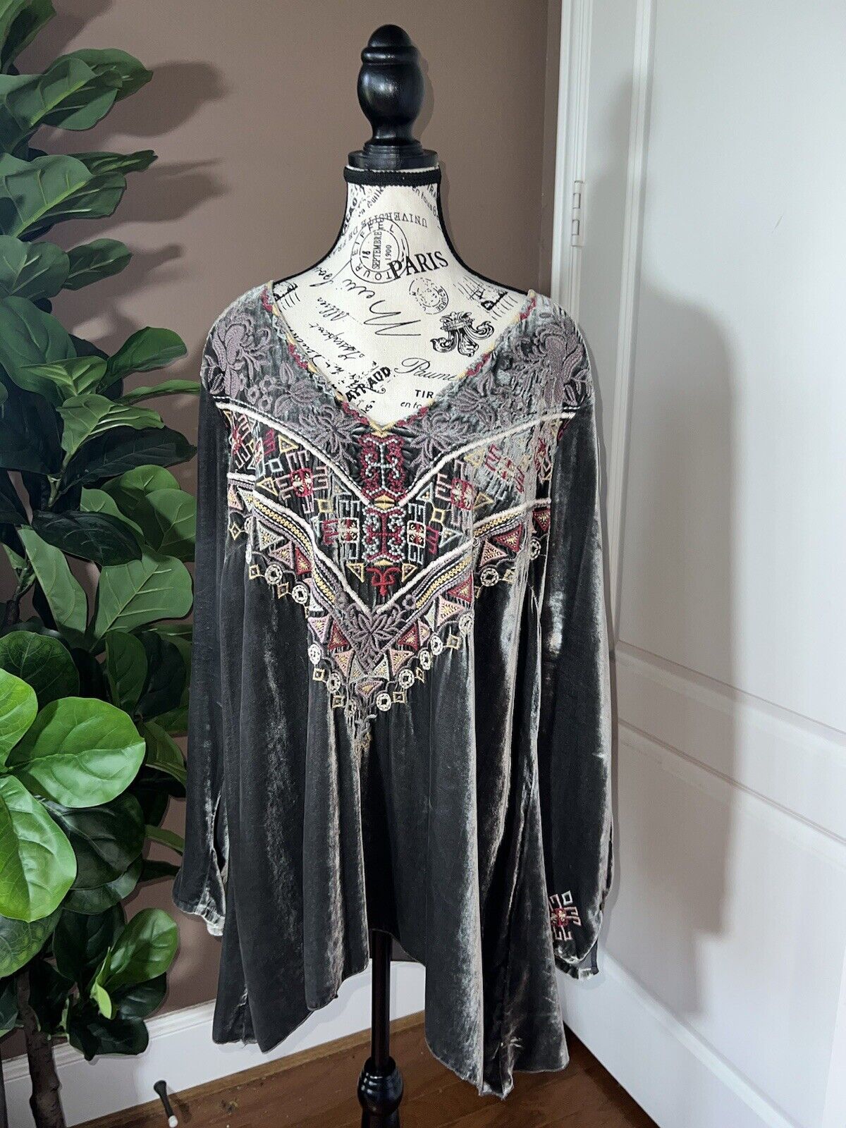 Johnny Was Soft Grey Velvet Heavily Embroidered Tunic Top Long Sleeve Sz 1X (XL)