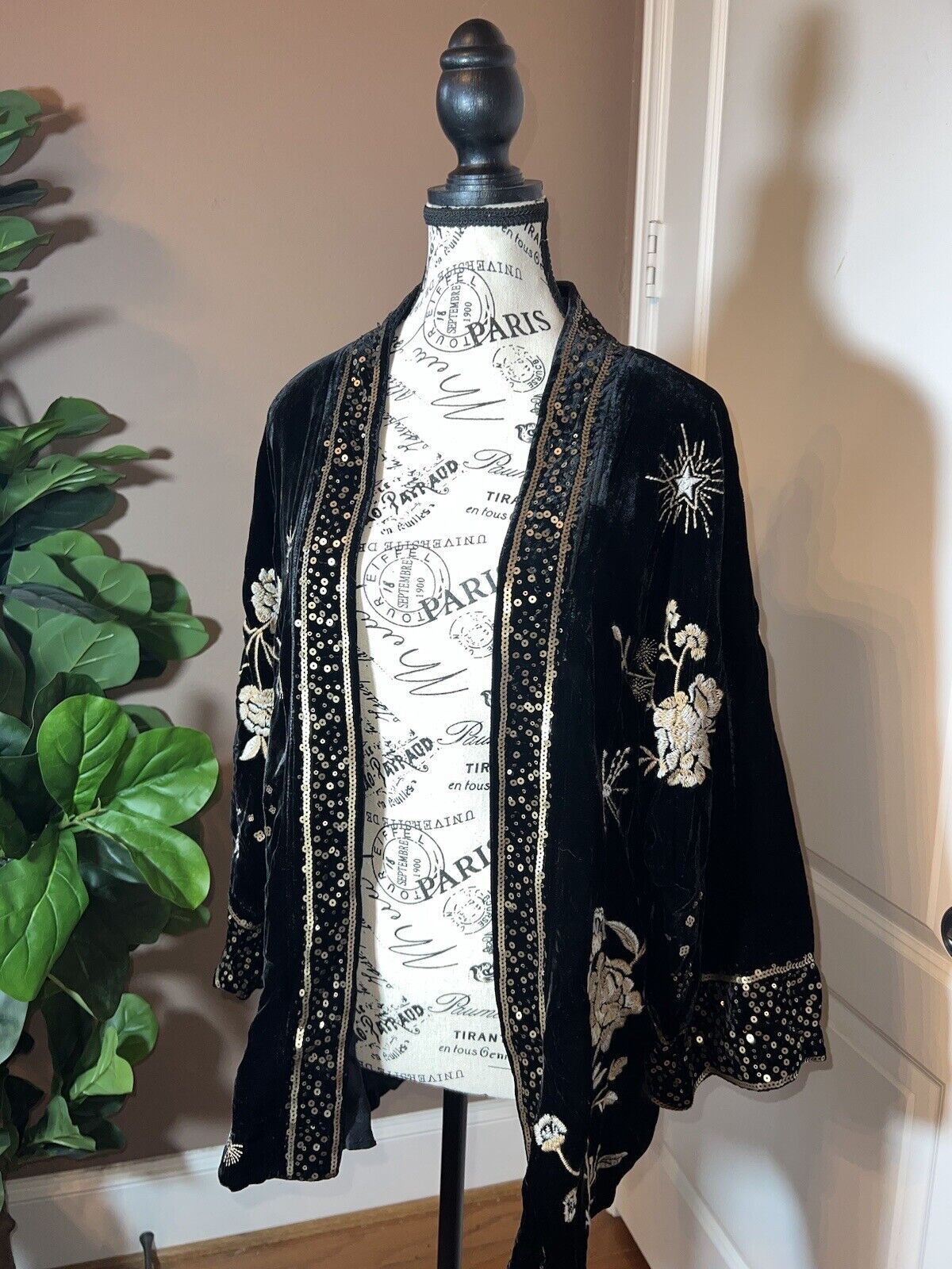 Johnny Was Black & Gold Velvet & Sequins & Silk Lining Kimono 1X 1XL XL