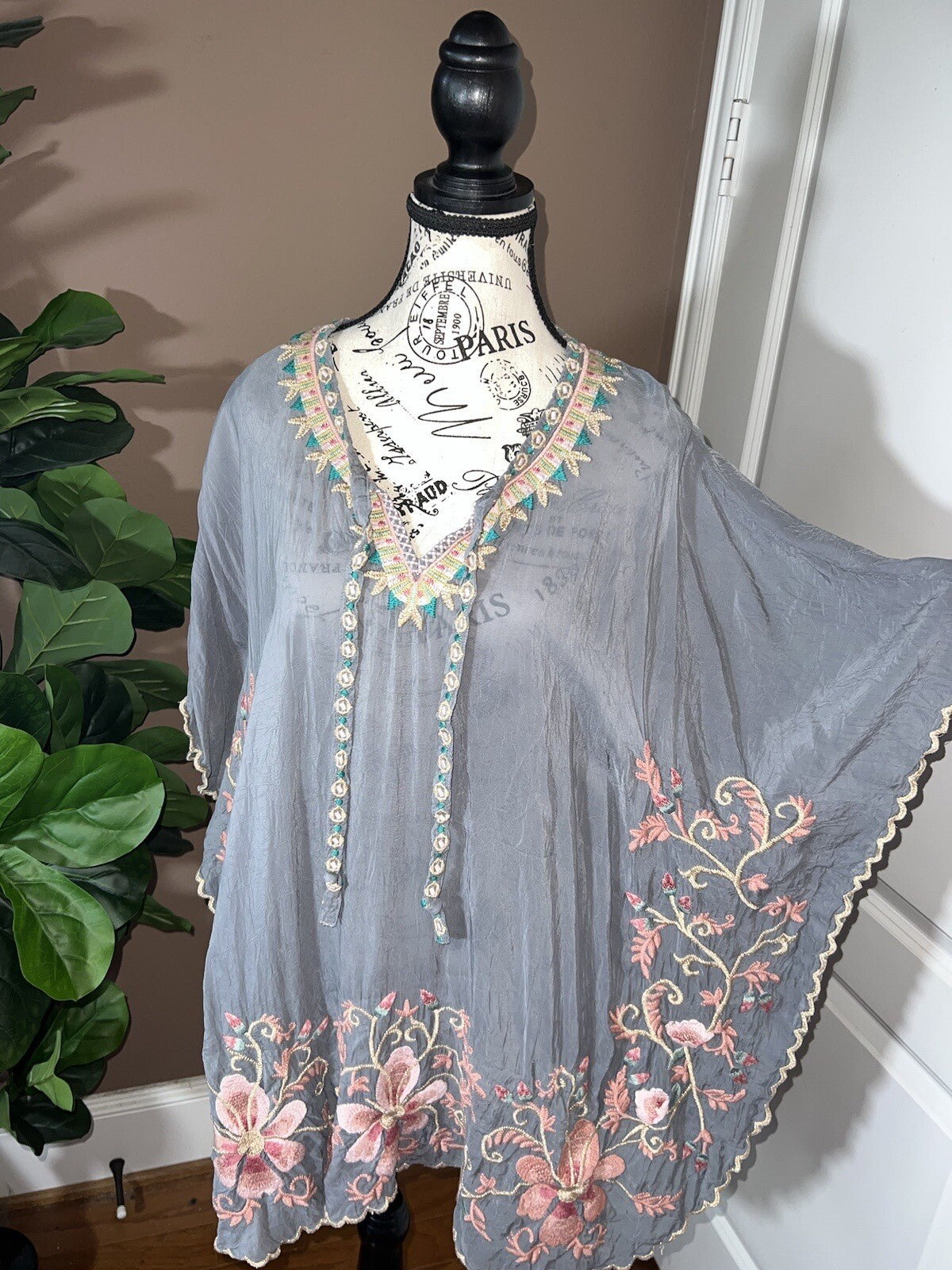 Johnny Was M Silky Kimono Poncho Wrap Top Cover Up Gold Embroidery PitPit 31” Johnny Was