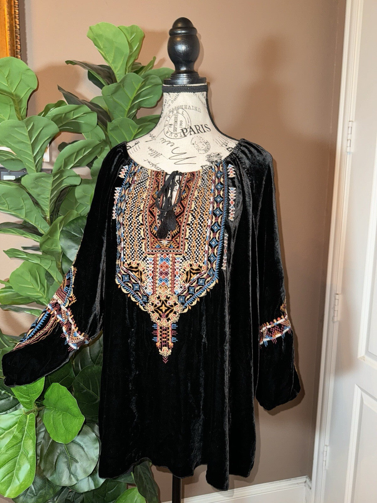 JOHNNY WAS L Large Black Velvet Peasant Blouse Shirt Tunic Top Embroidered Johnny Was