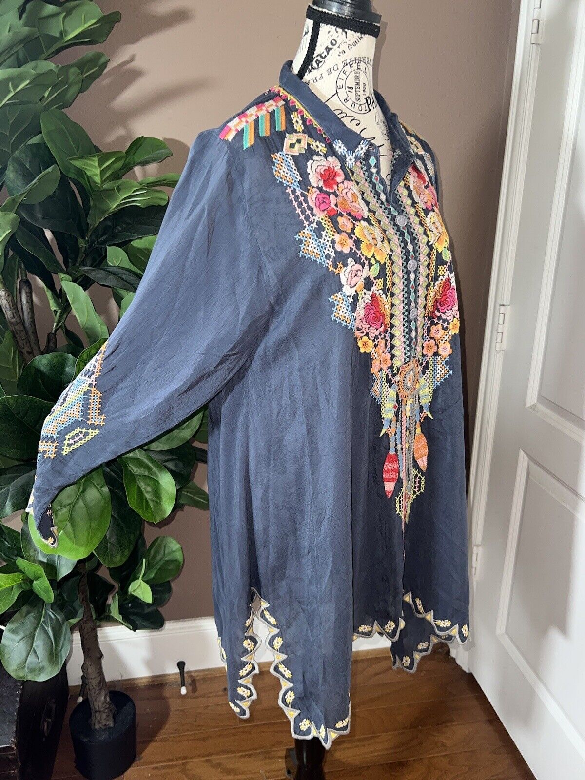 Johnny Was Sz L Large Heavily Embroidered Silky Navy Tunic Top Kimono Sleeve