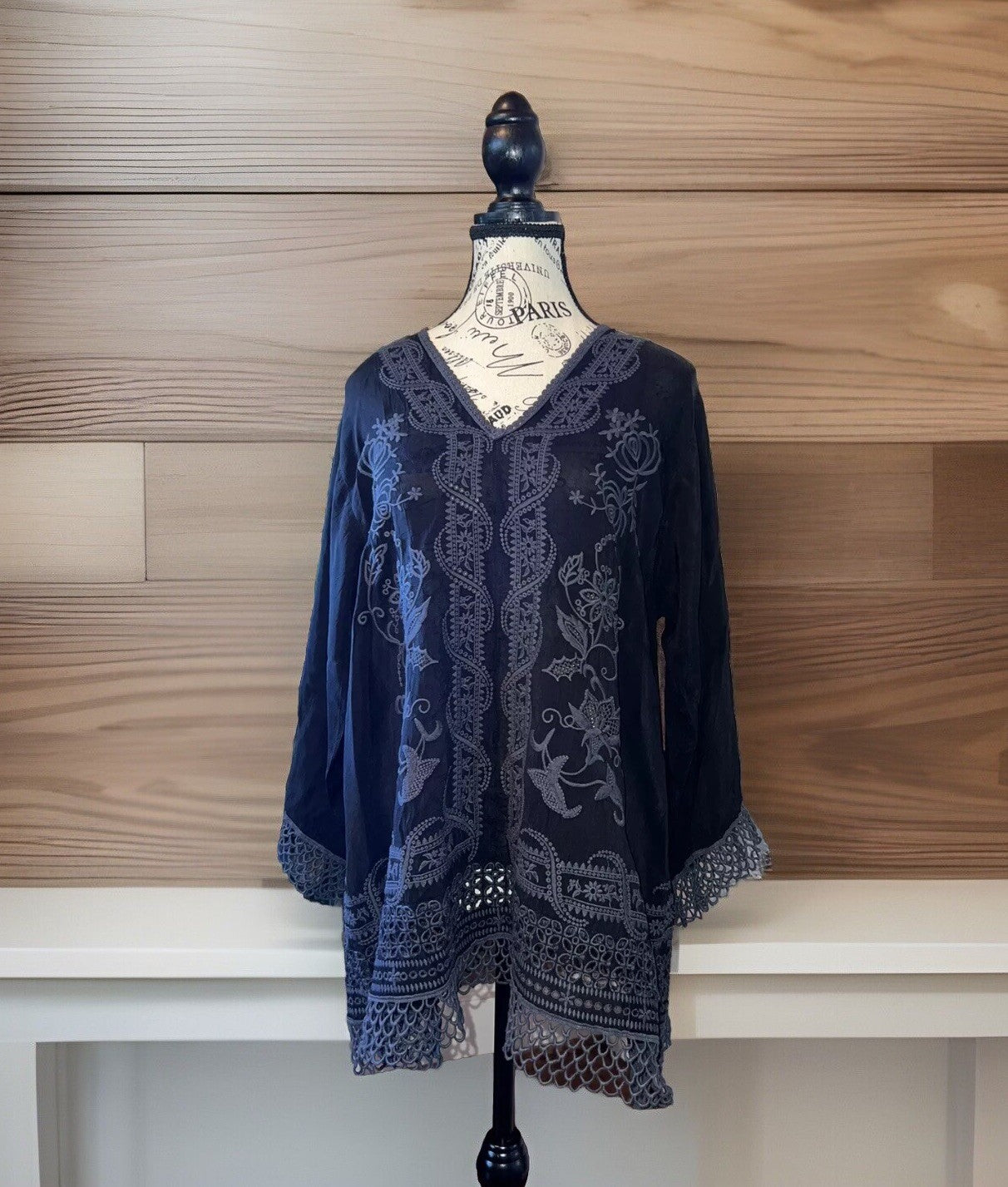 Johnny Was M Black Tunic Top Eyelet & Lace Silky Kimono Sleeves Lightweight Cool Johnny Was