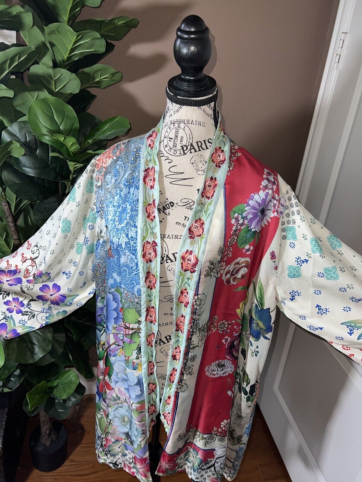 Johnny Was 100% Silk Kimono Sz L Large Gorgeous Embroidered Trim