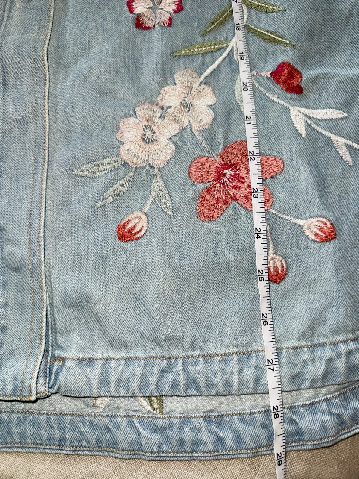 Johnny Was XL Denim Jacket Shacket Coat Embroidered Roses Light Wash Johnny Was