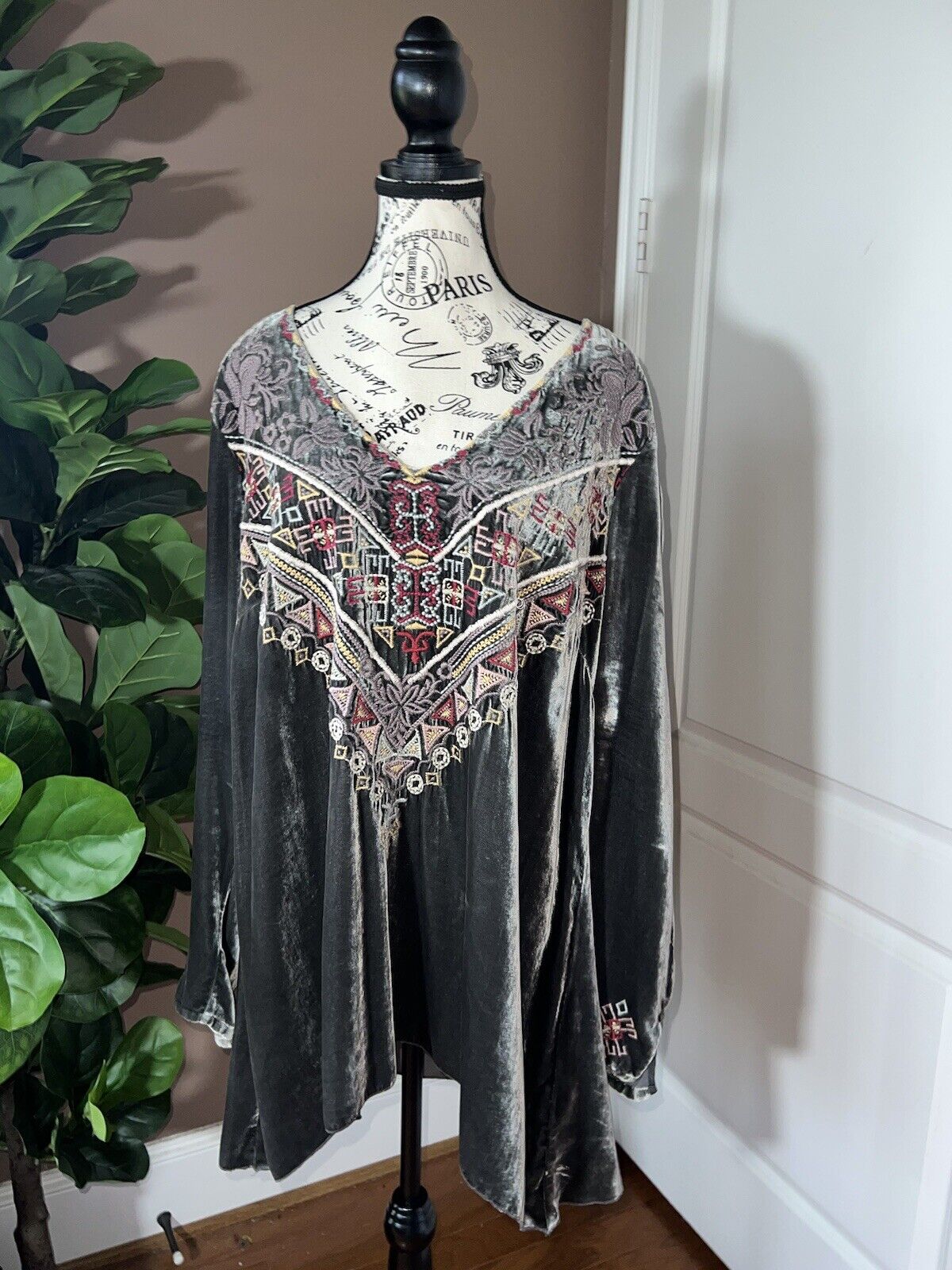 Johnny Was Soft Grey Velvet Heavily Embroidered Tunic Top Long Sleeve Sz 1X (XL)