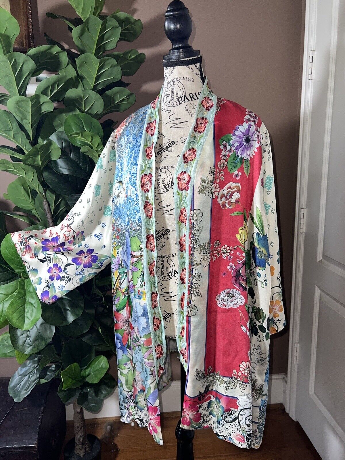 Johnny Was 100% Silk Kimono Sz L Large Gorgeous Embroidered Trim