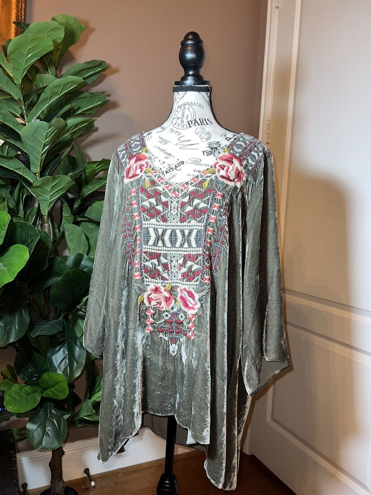 Johnny Was OliveGrey Velvet Heavily Embroidered Tunic Top Long Sleeve Sz 1X (XL)